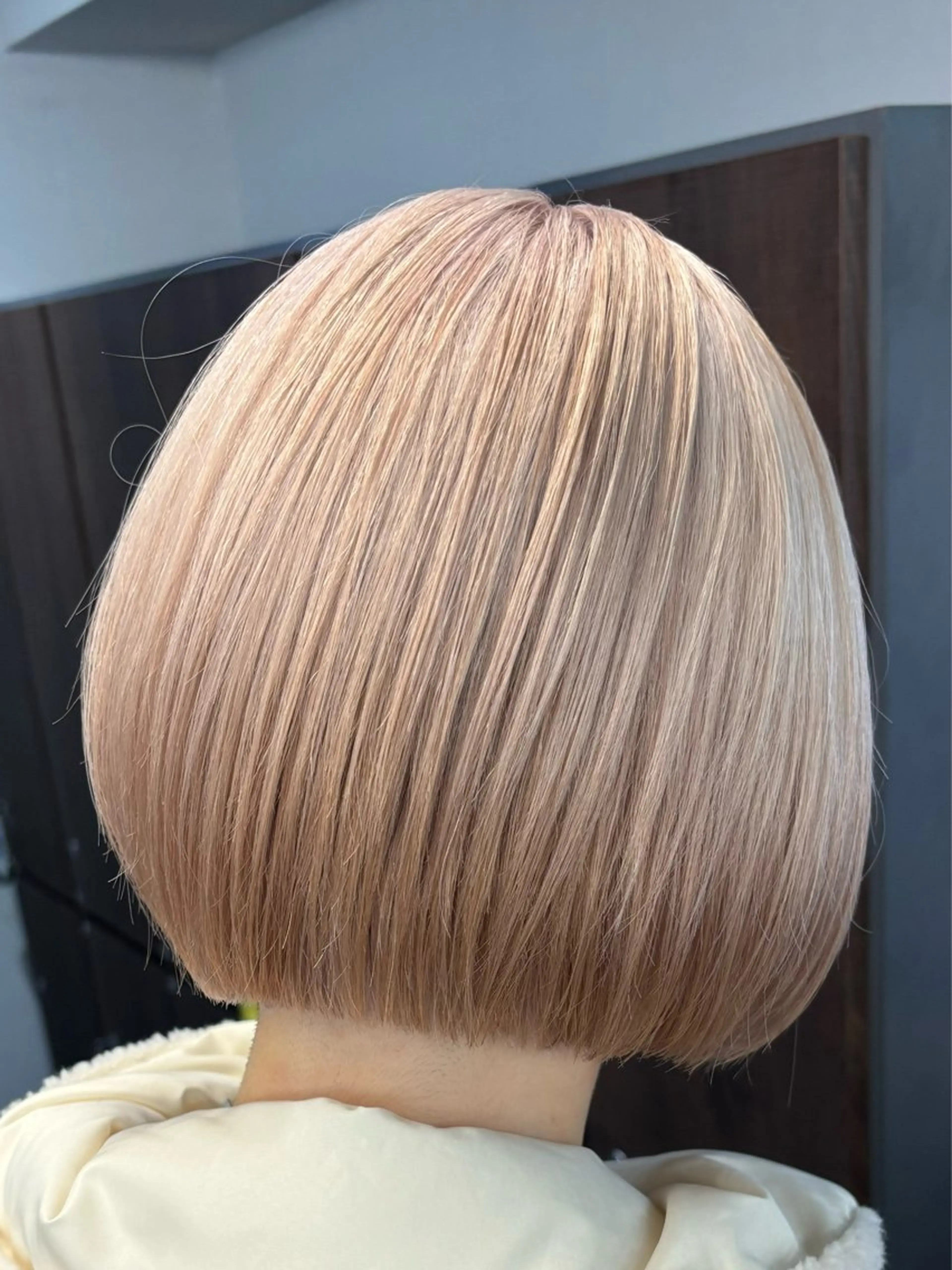 ショート カラー ブリーチ ダブルカラー ボブ ヘアカラー teN+by ambleluxeのヘアスタイル