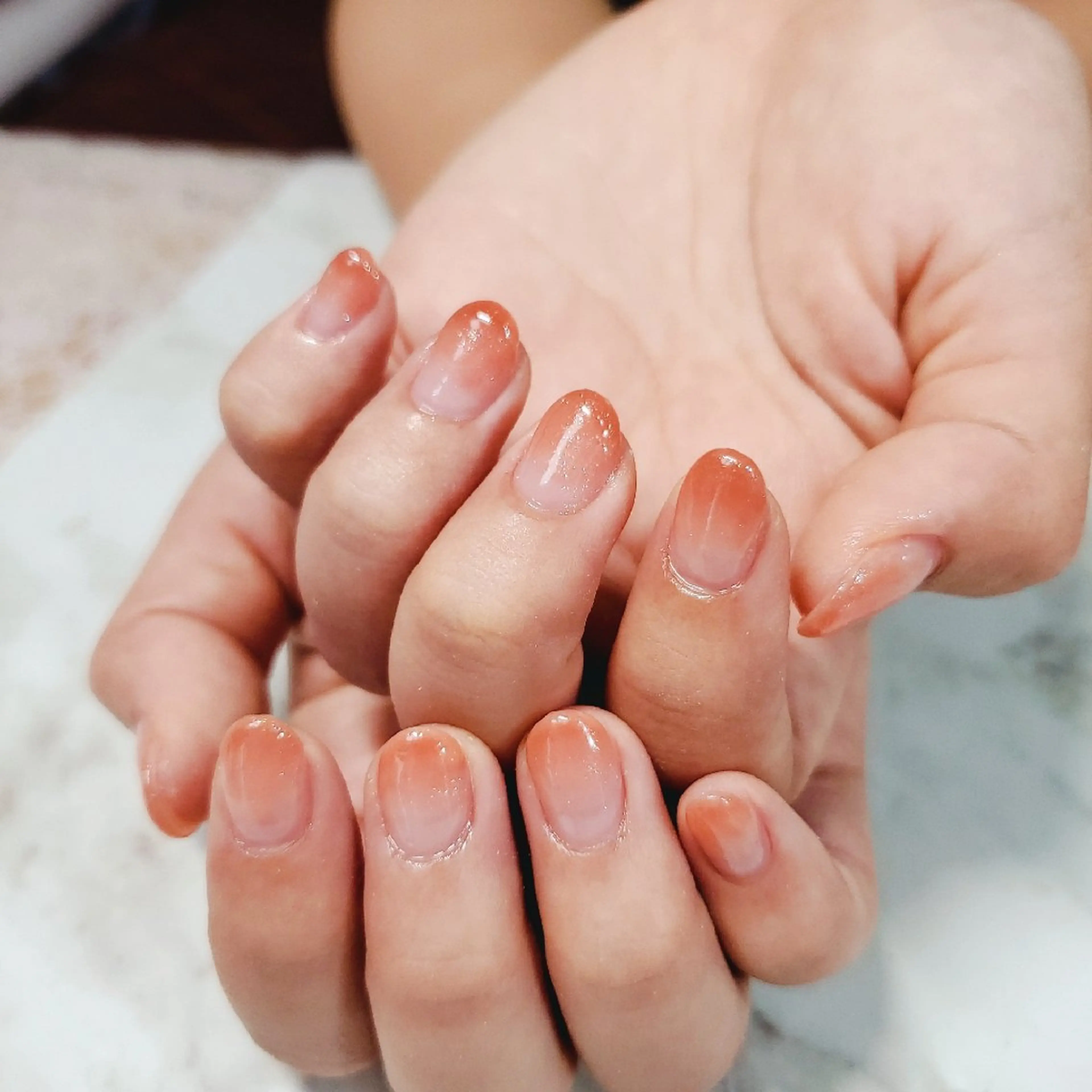 ネイル ブラウン グラデーション オレンジ ハンドネイル ネイルサロンベルティ .ひとみのネイルデザイン