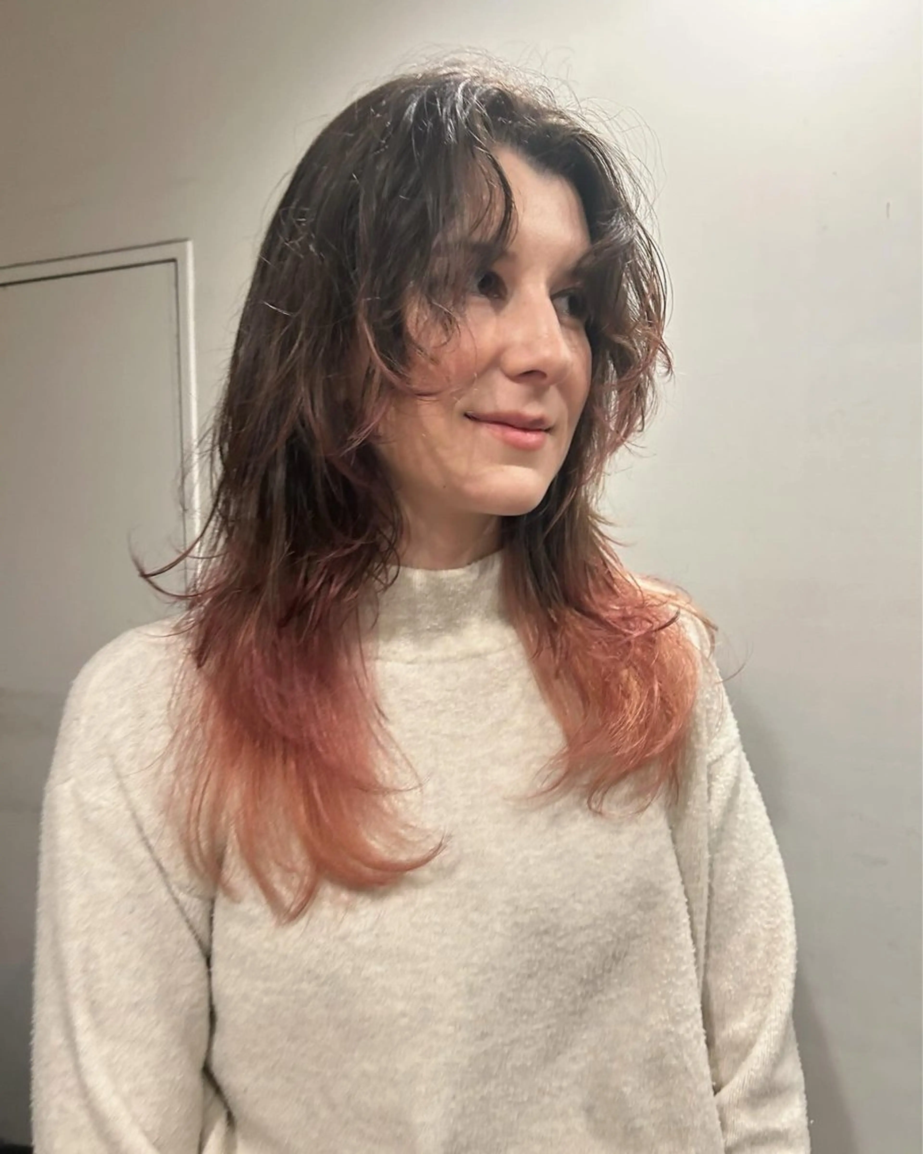 セミロング カラー ピンクカラー hen所属・心斎橋/レイヤー/ ブリーチ/モエのヘアスタイル