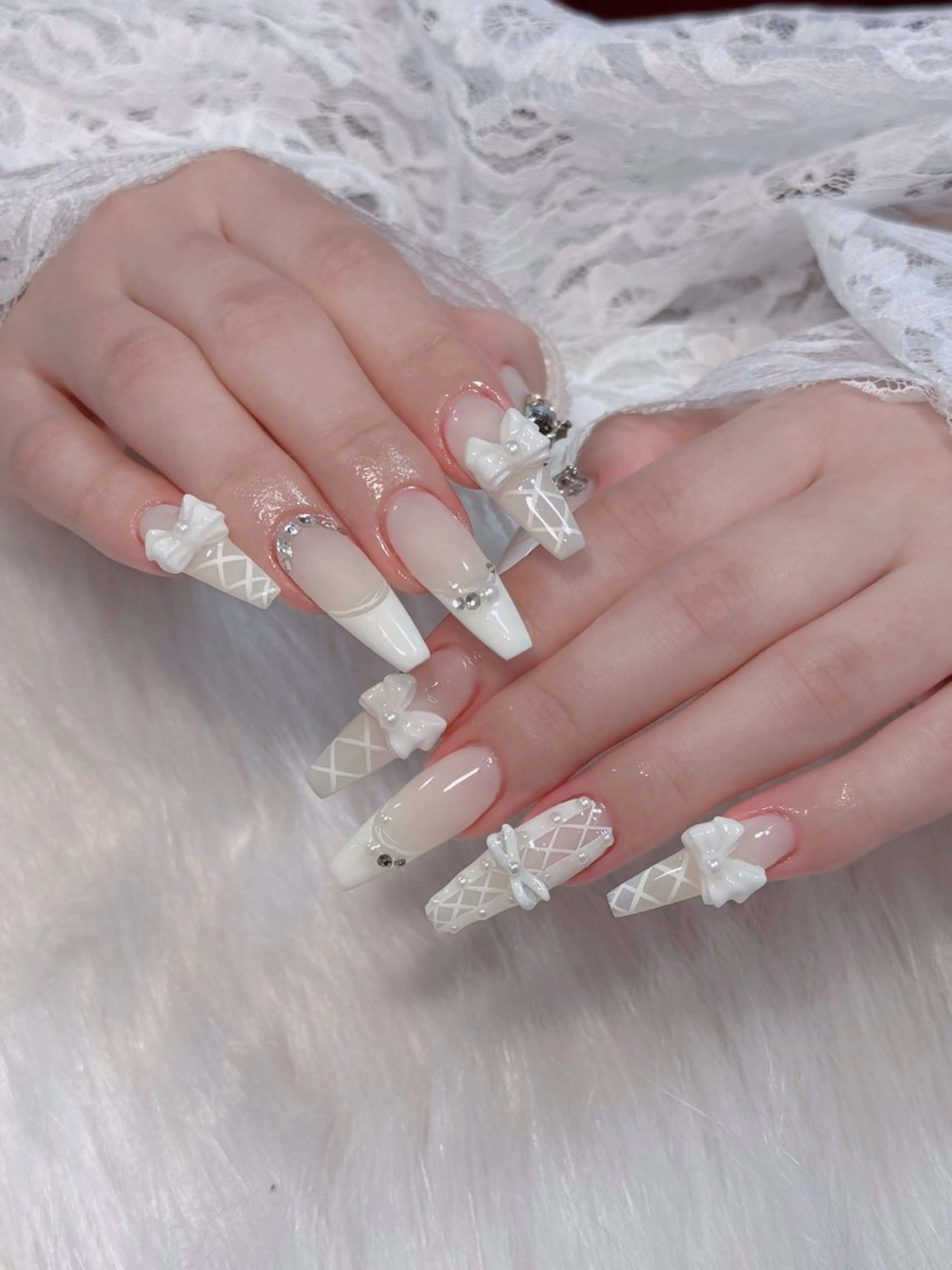 ネイル オーロラネイル フレンチネイル ジェルネイル ハロウィン キラキラネイル ハンドネイル H.baby Nail Salon所属・H.baby Nail Salonのネイルデザイン