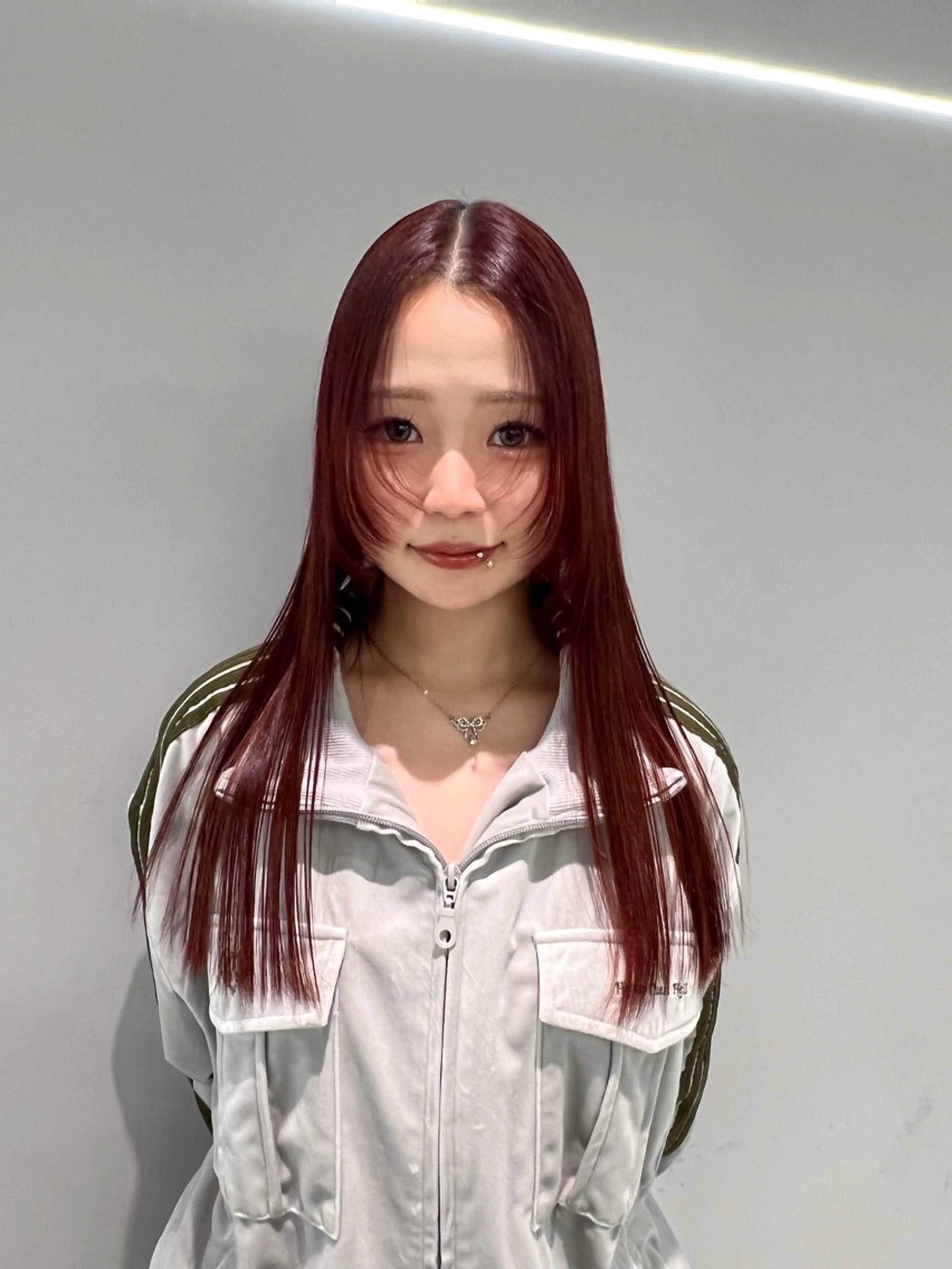 カラー レッドカラー GEM/ hinanaのヘアスタイル