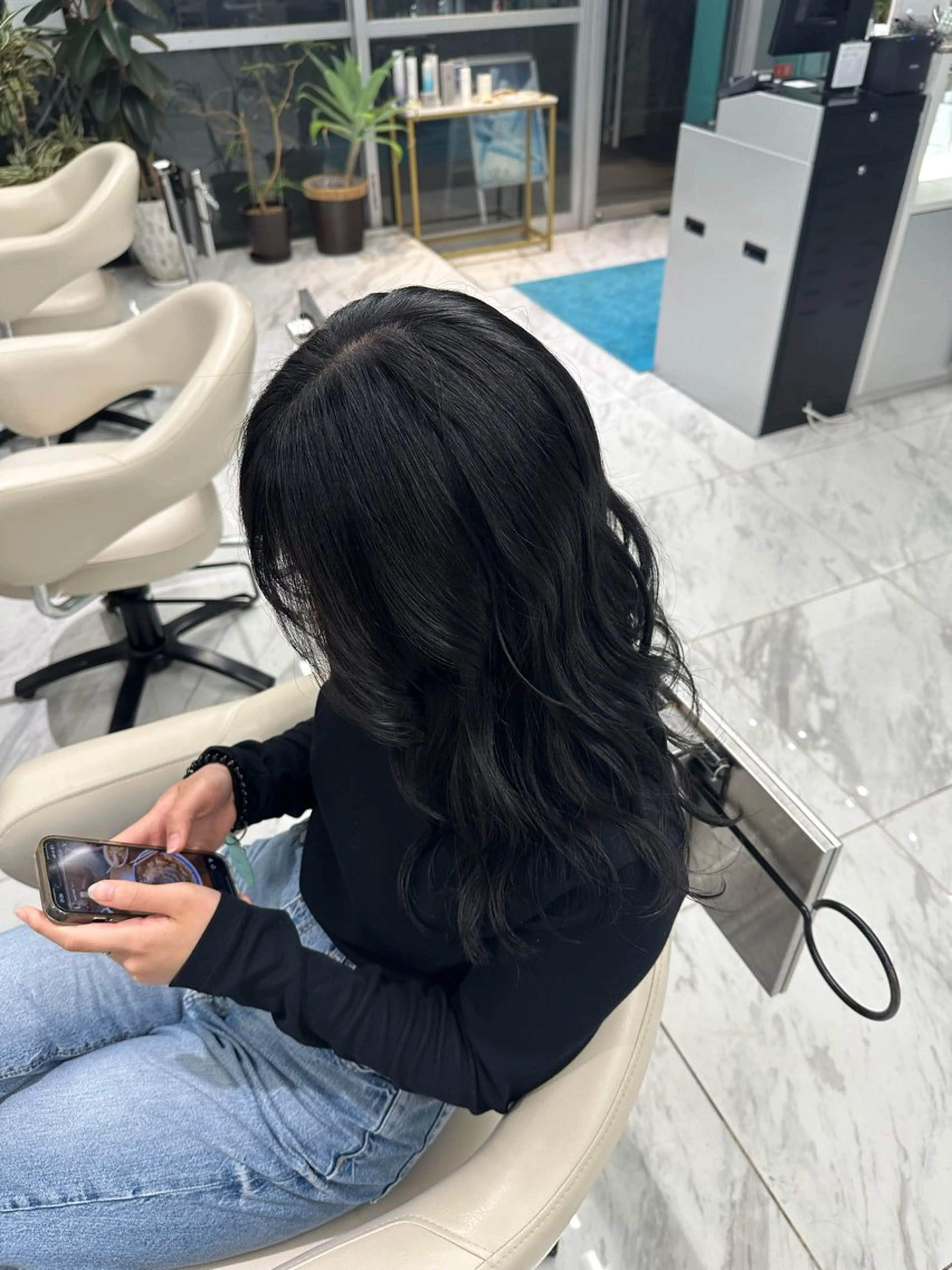 ロング カラー ヘアアレンジ ダークグレー ヘアカラー トリートメント LeeHorie miuのヘアスタイル