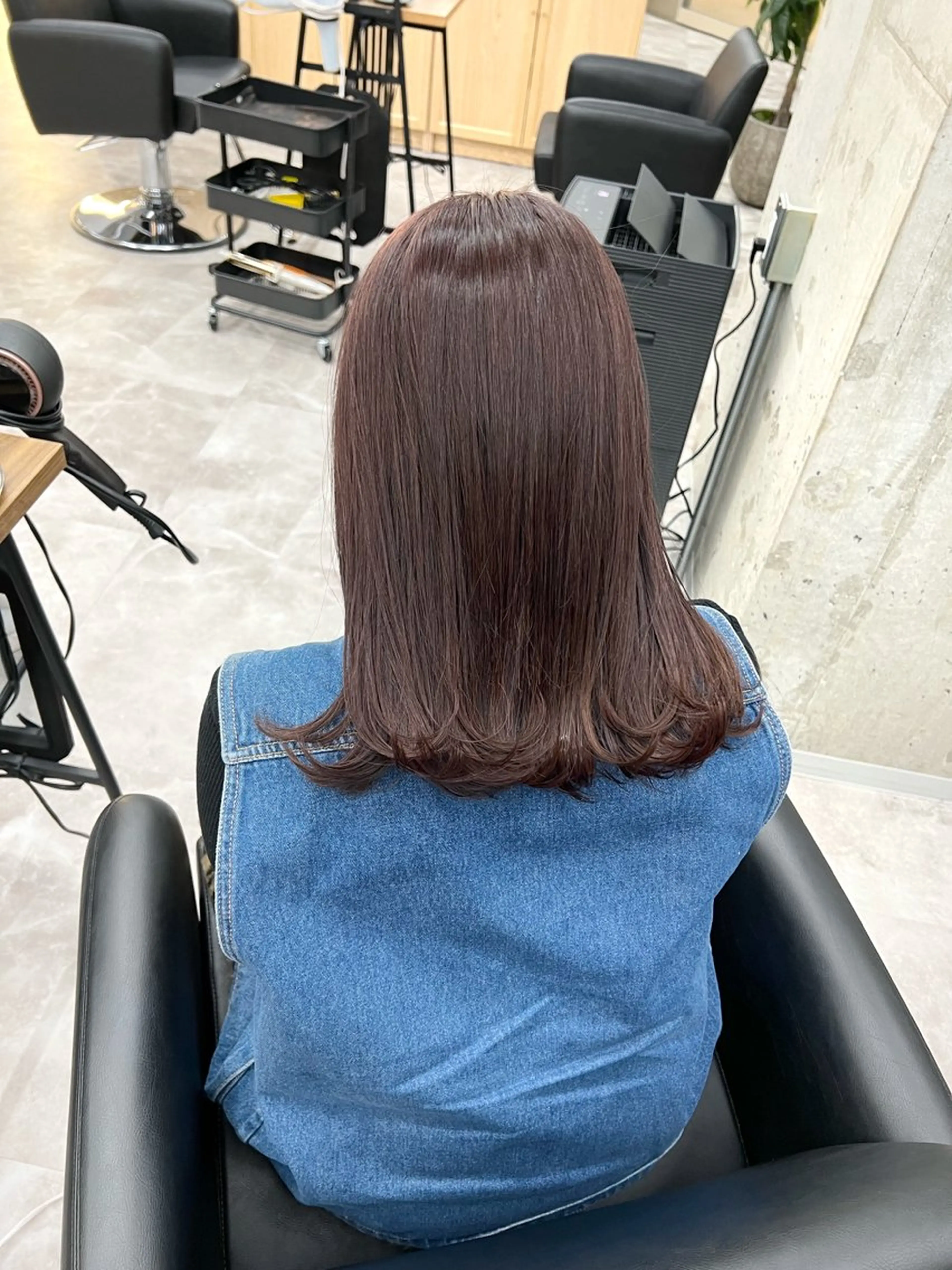 セミロング ヘアカラー 奥野碧🌈艶髪 /ダメージレスカラーのヘアスタイル