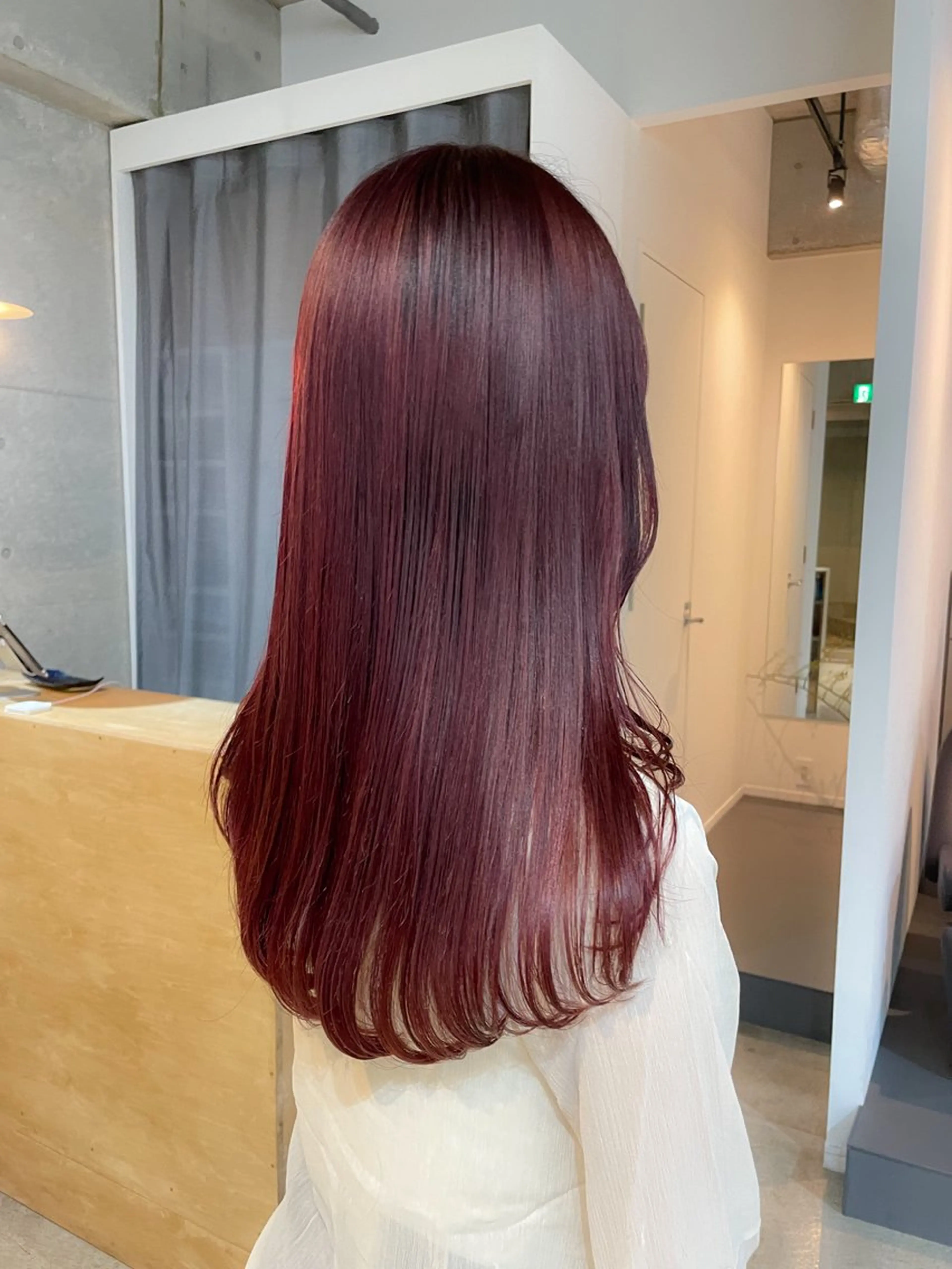 ロング カラー ブリーチ レッドカラー ヘアカラー 【arc】Ruri コテ巻き風パーマのヘアスタイル