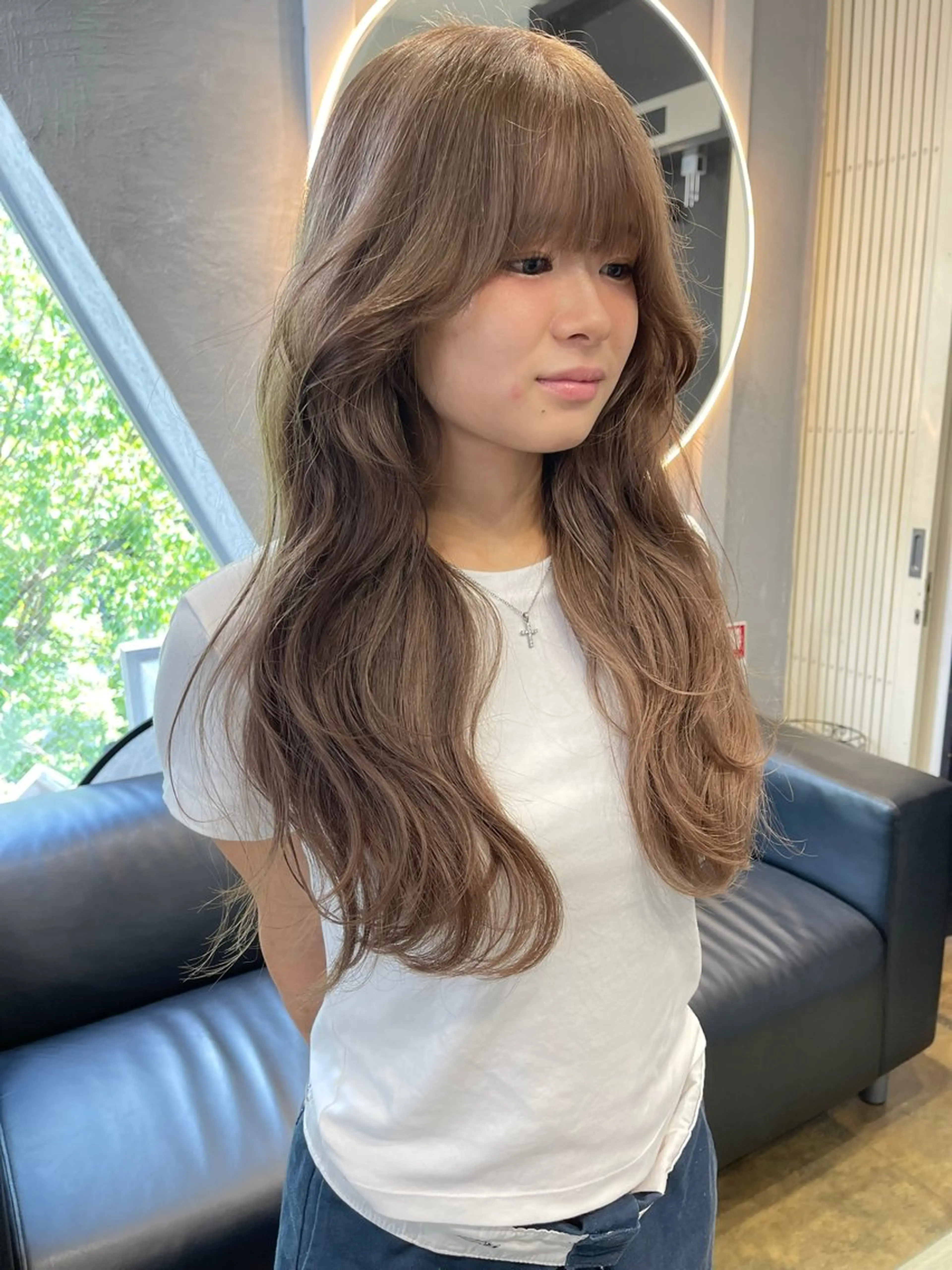 ロング カラー ベージュカラー ブリーチ ケアブリーチ デザインカラー ダブルカラー カット ヘアカラー トリートメント 宮崎　達也 ミルクティーベージュのヘアスタイル