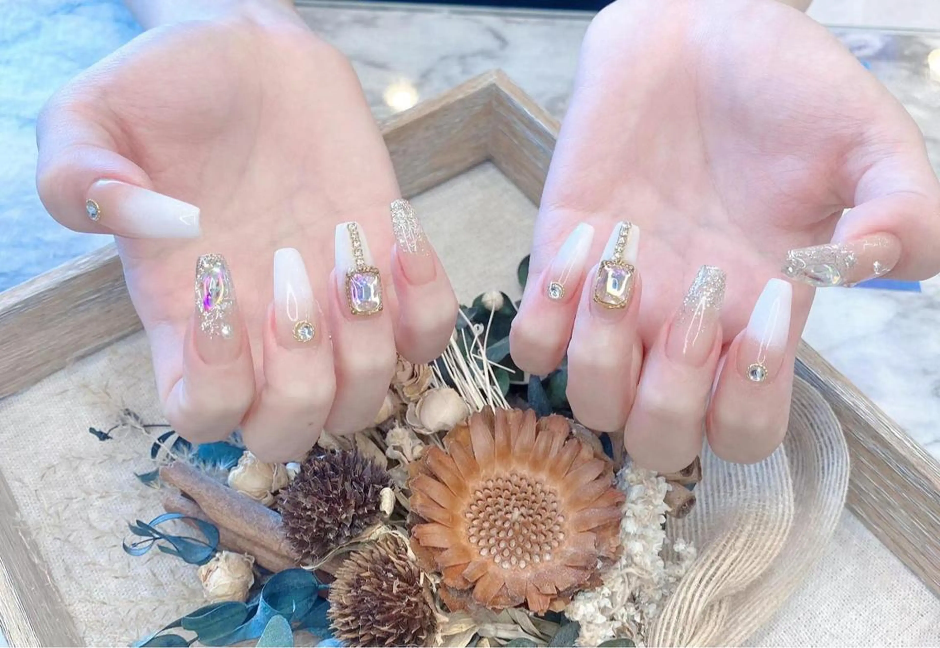 ネイル クリアネイル ゴールド グラデーション ラメ(グリッター) ホワイト Babarla Nailのネイルデザイン