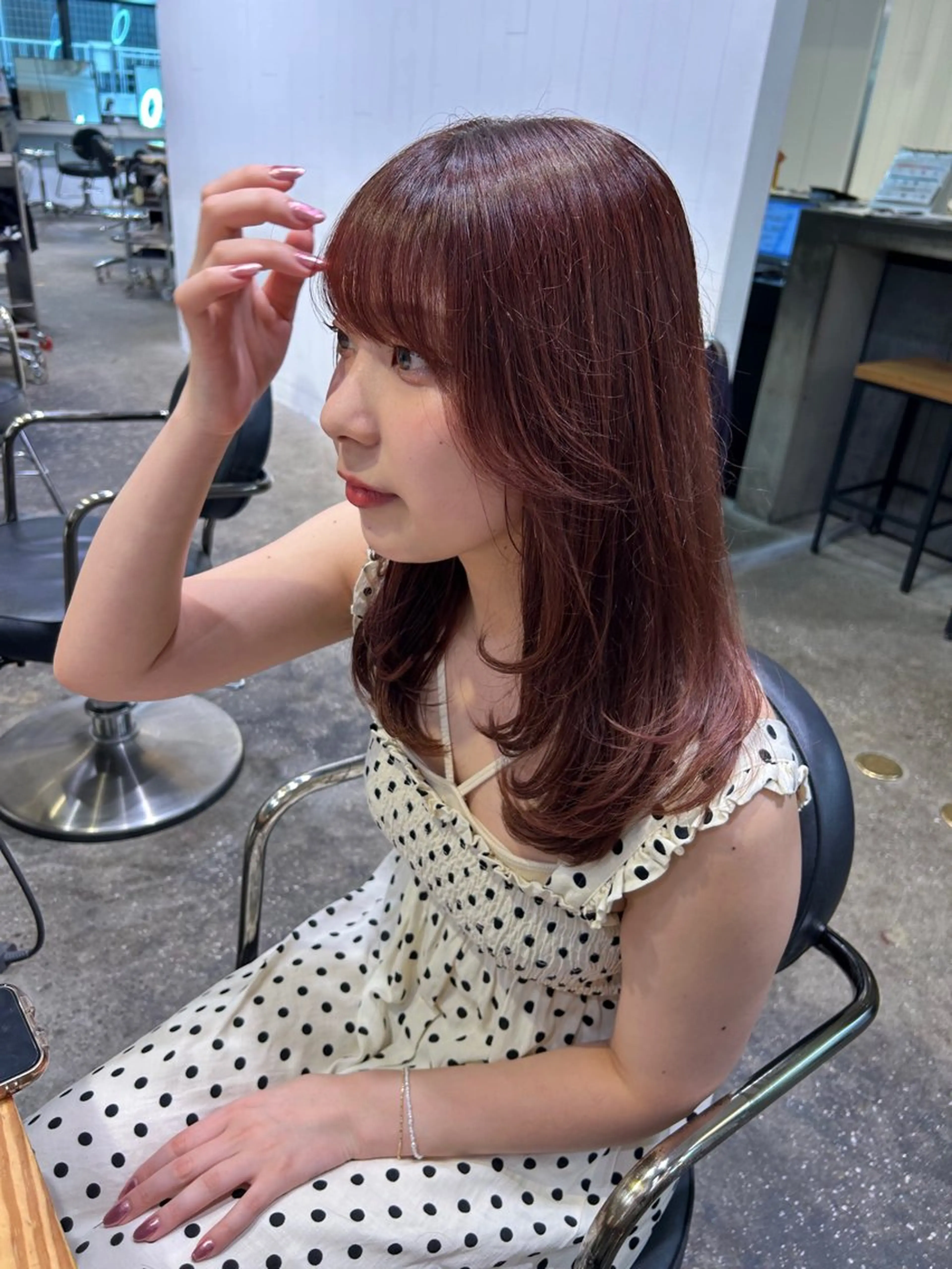ロング レイヤーカット エミリ / オリーブカラーのヘアスタイル