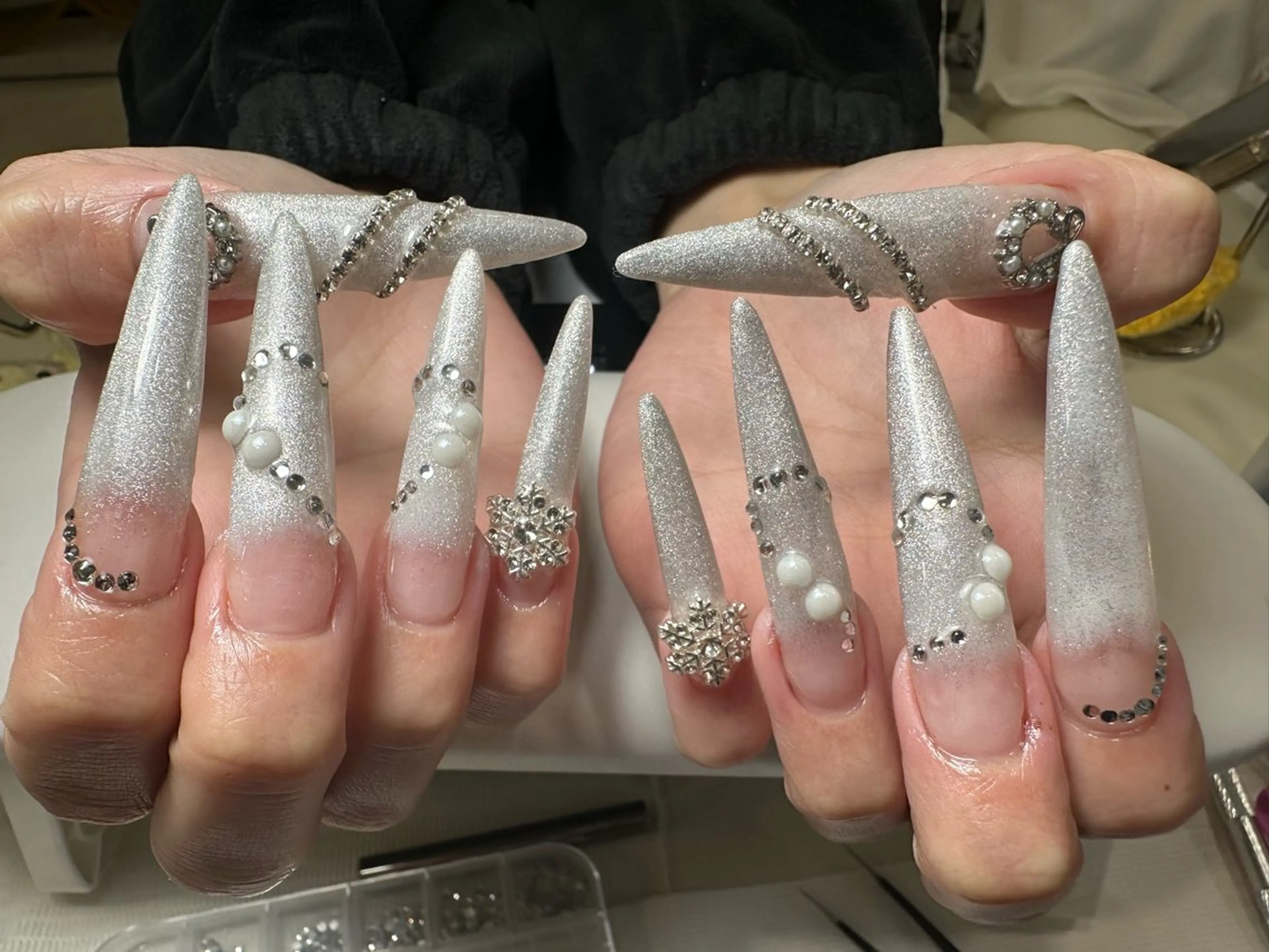 ネイル ジェルネイル グラデーション キラキラネイル ストーンネイル ハンドネイル Rin Nail Artのネイルデザイン