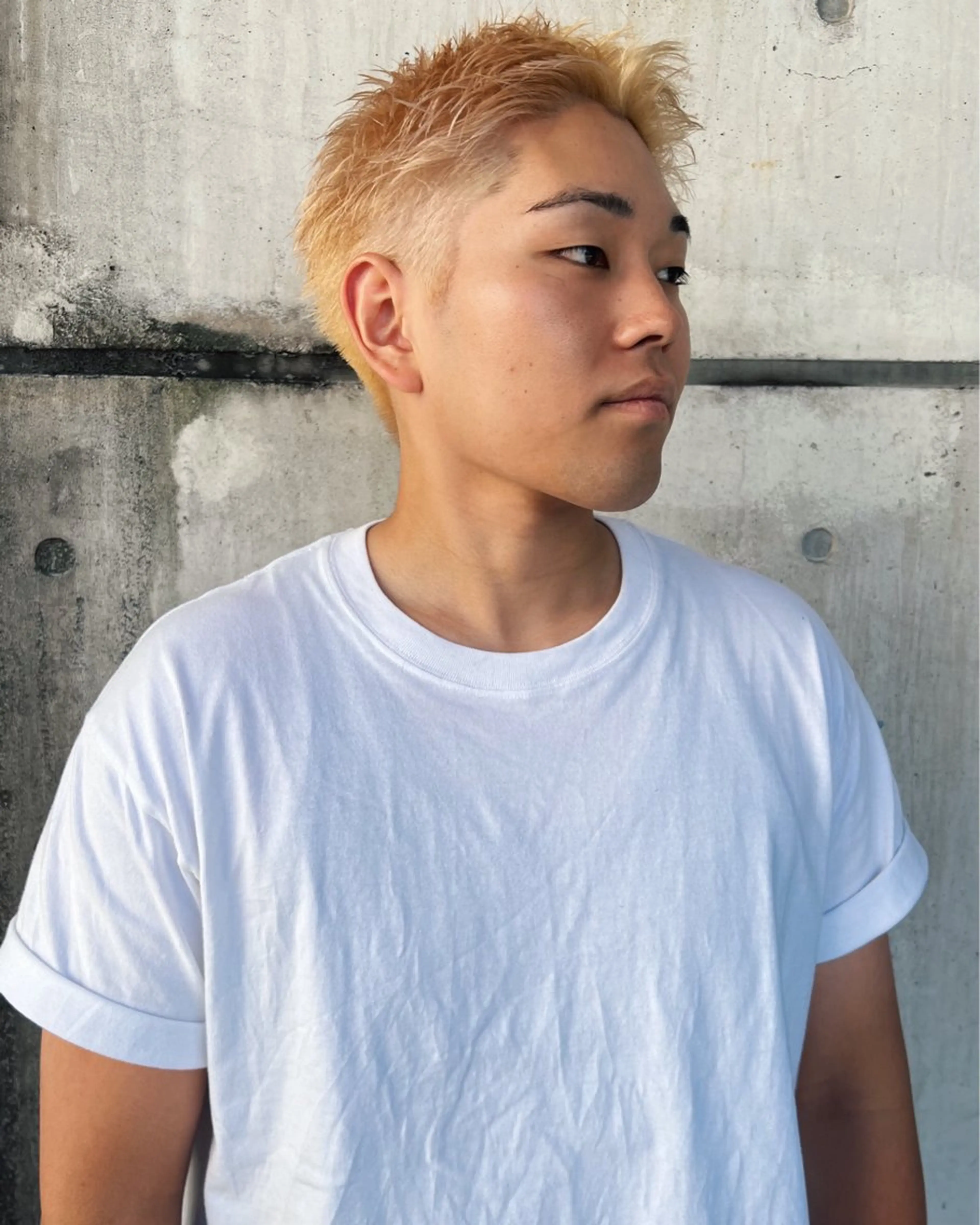 カラー メンズ スパイキーショート 抜きっぱなしブロンド ブロンド RAIMA ハイトーンレイヤーのヘアスタイル