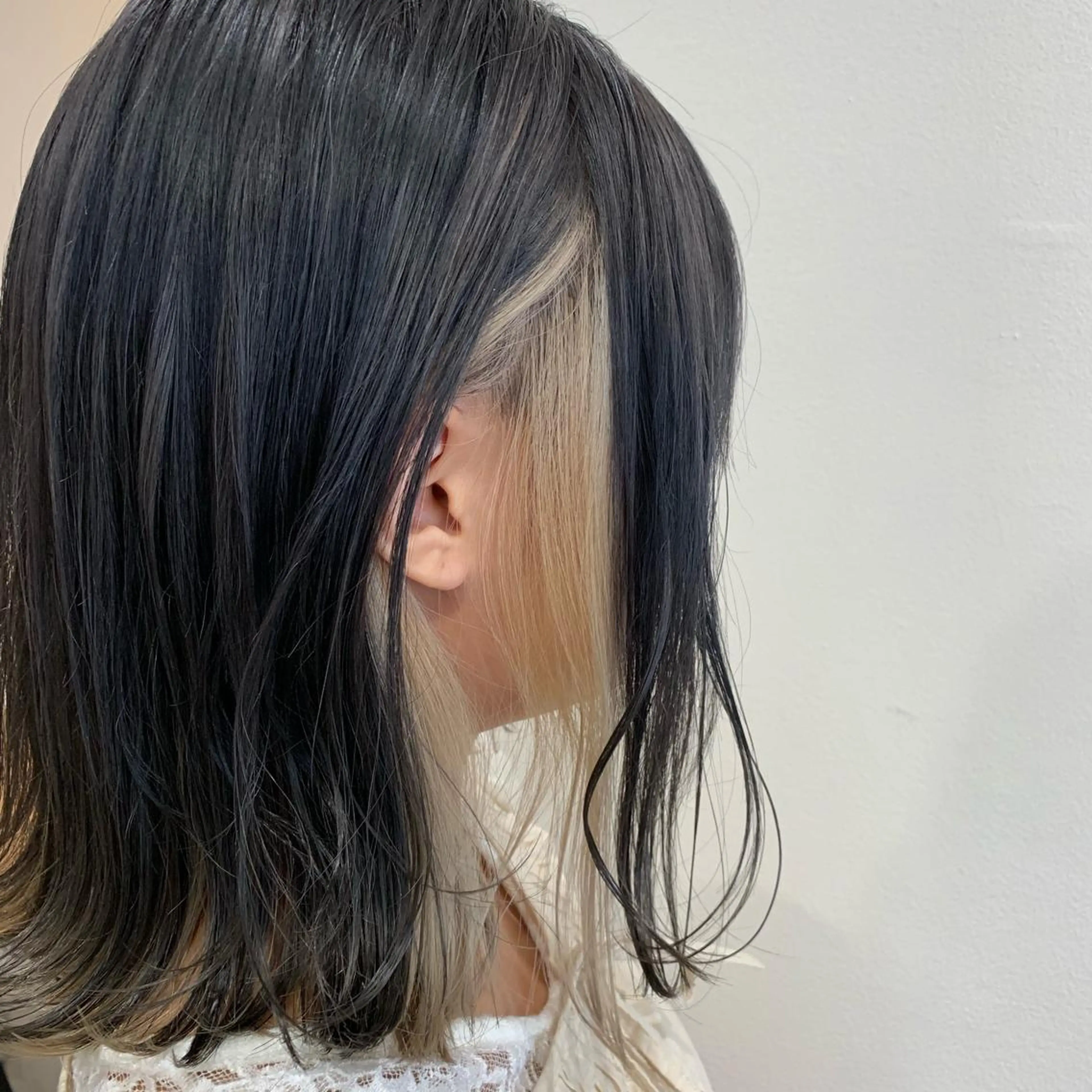 ミディアム アッシュ 山口 竣也のヘアスタイル