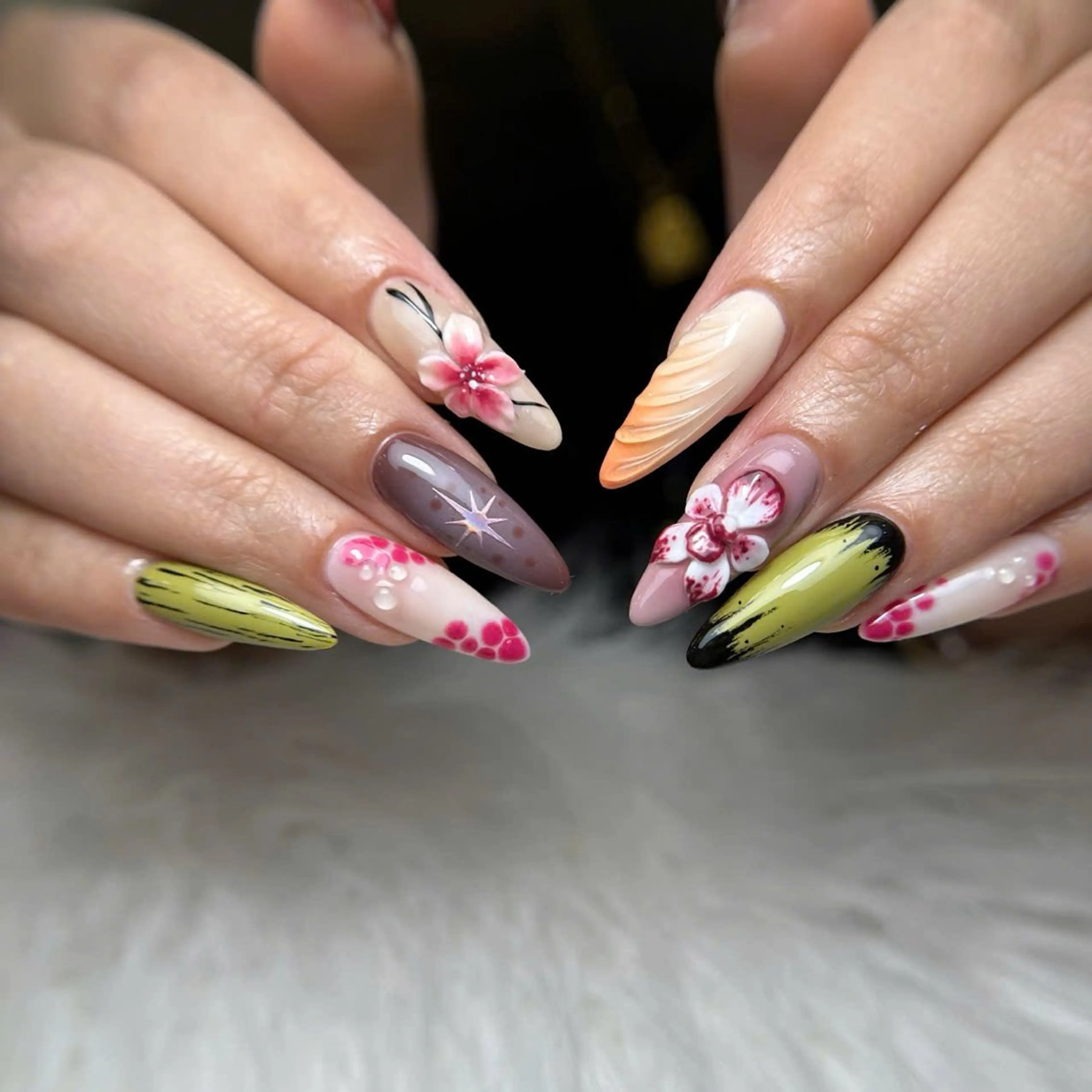 ネイル オーロラネイル 長さ出し フラッシュネイル フレンチネイル ジェルネイル ハンドネイル KITTY_NAILS所属・KITTY nailsのネイルデザイン