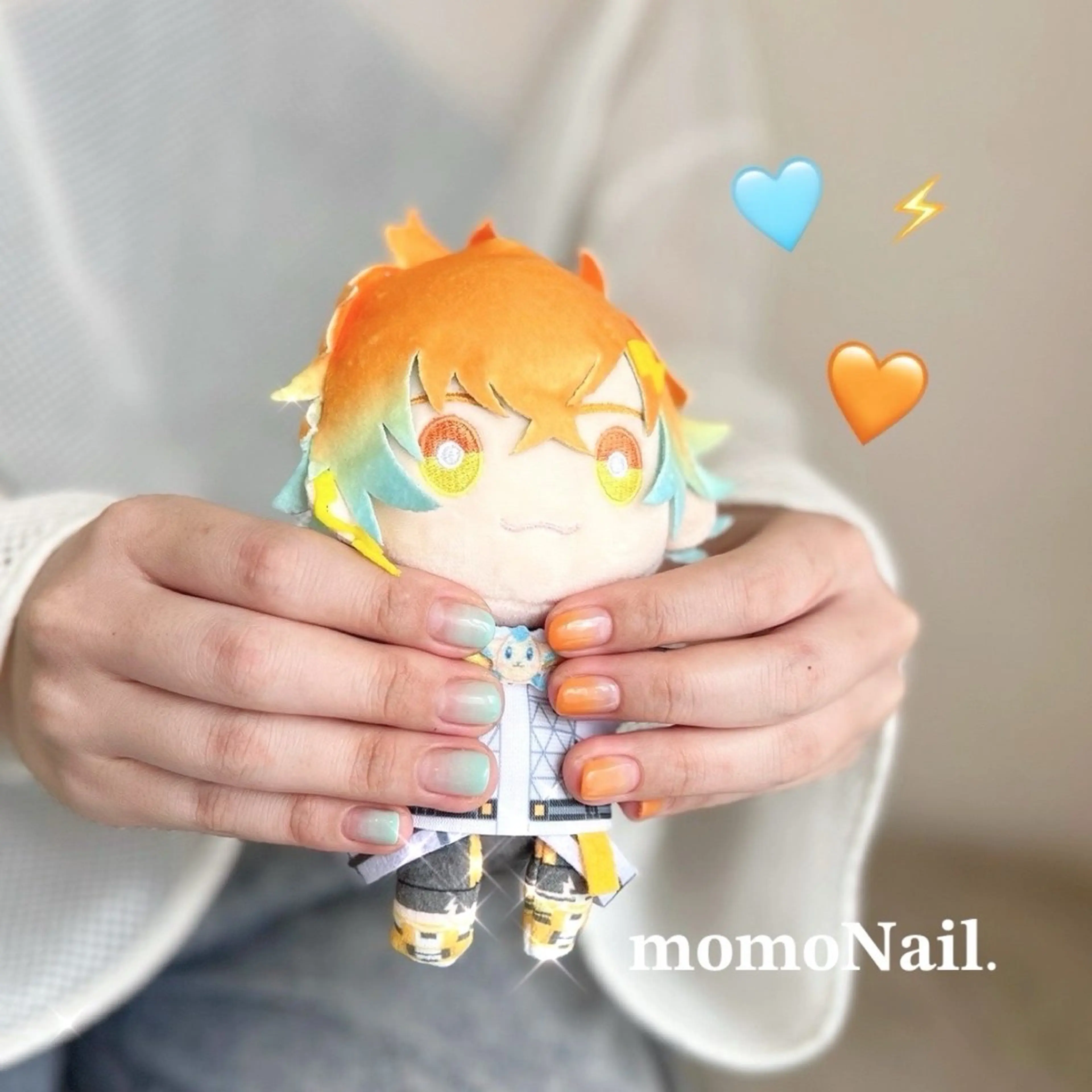 ネイル 水色 オレンジ momoNail. momoka🍑のネイルデザイン
