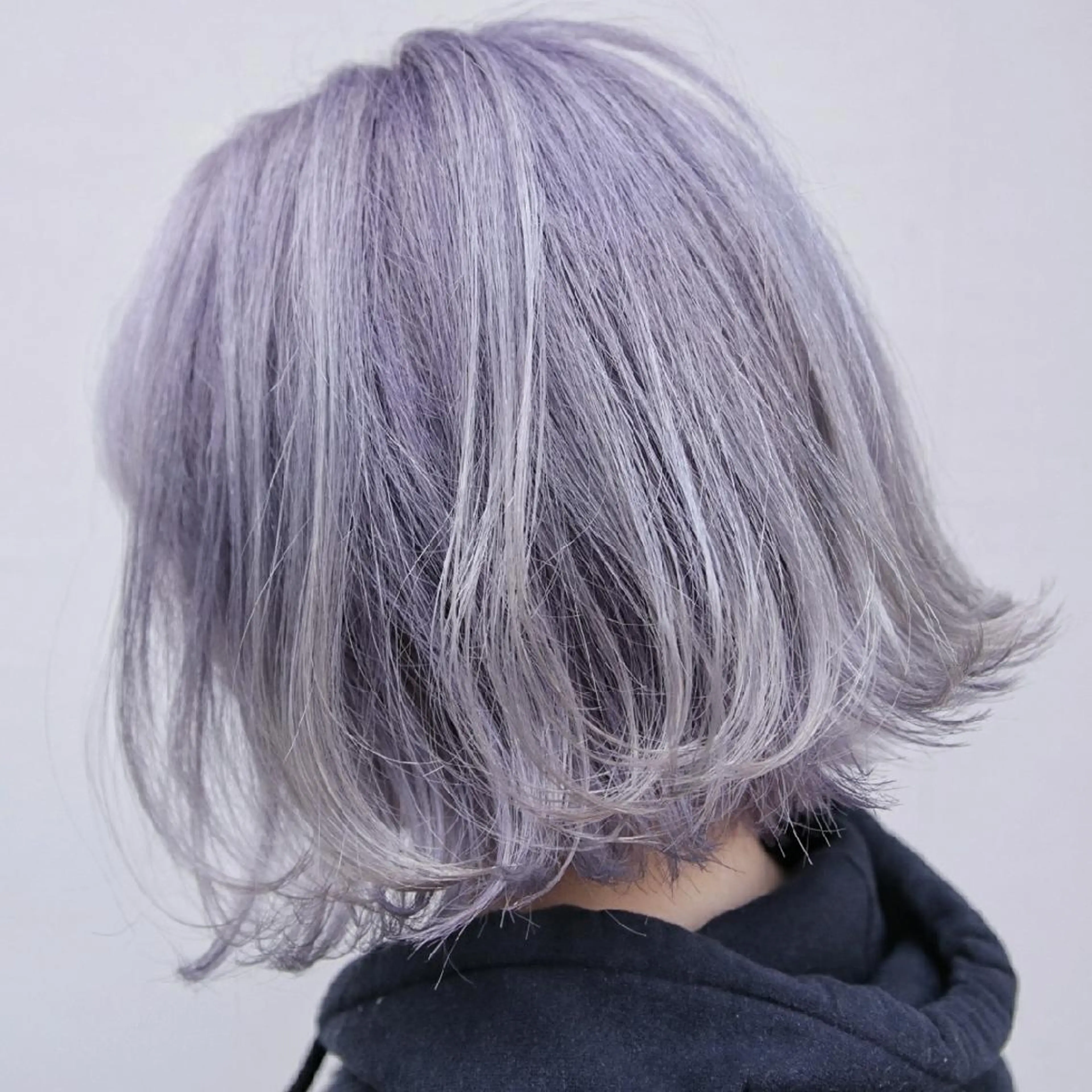ミディアム カラー 艶髪✨ハイトーン ✨ホワイト✨北宗一郎のヘアスタイル