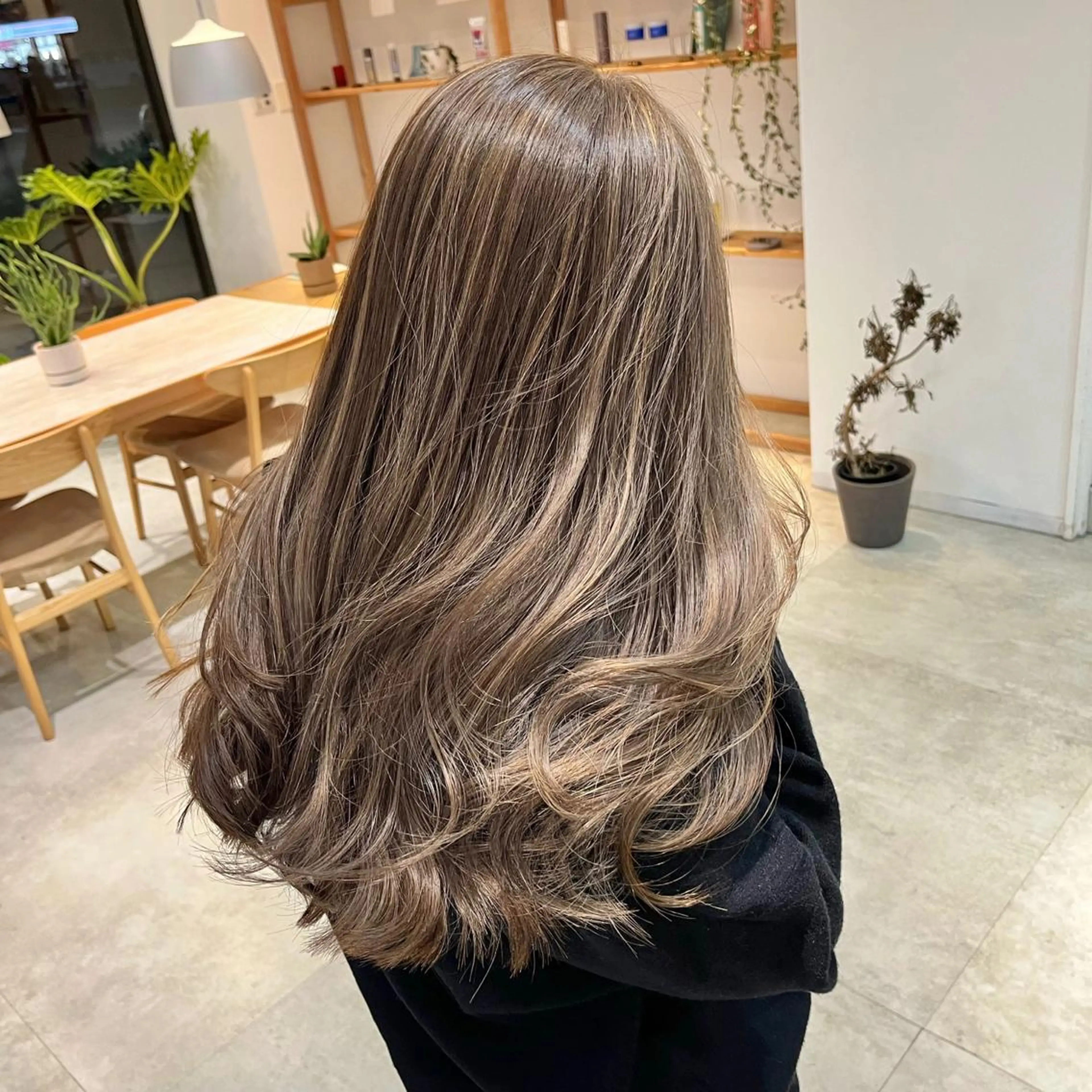 ロング アッシュ 外国人風カラー ハイライト 髪質改善 韓国風ヘア カット ヘアカラー トリートメント hoNua. 栄/透明感カラーのヘアスタイル