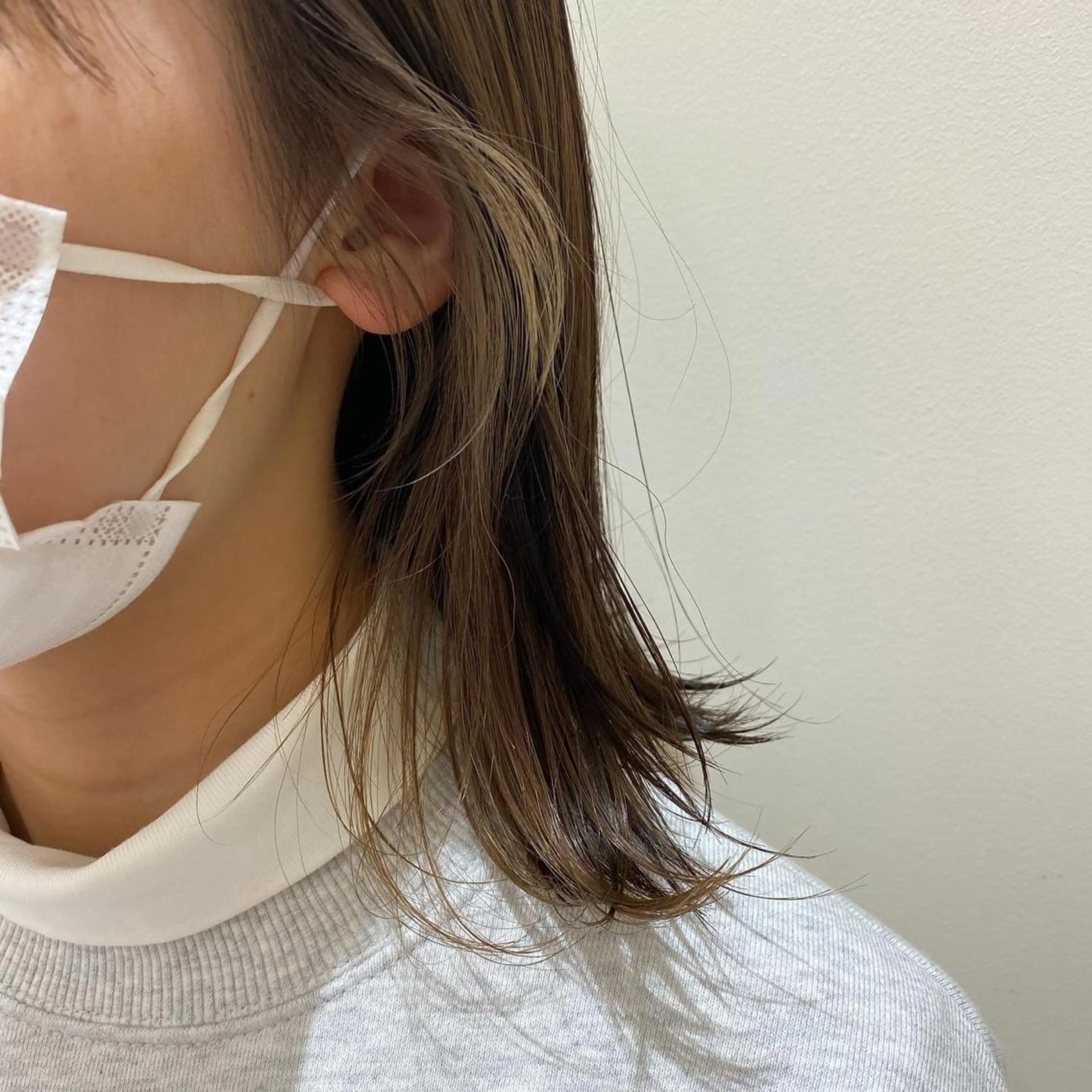 ミディアム カラー ベージュカラー インナーカラー カット ヘアカラー トリートメント プレイングカラー🤍 細めハイライトのヘアスタイル