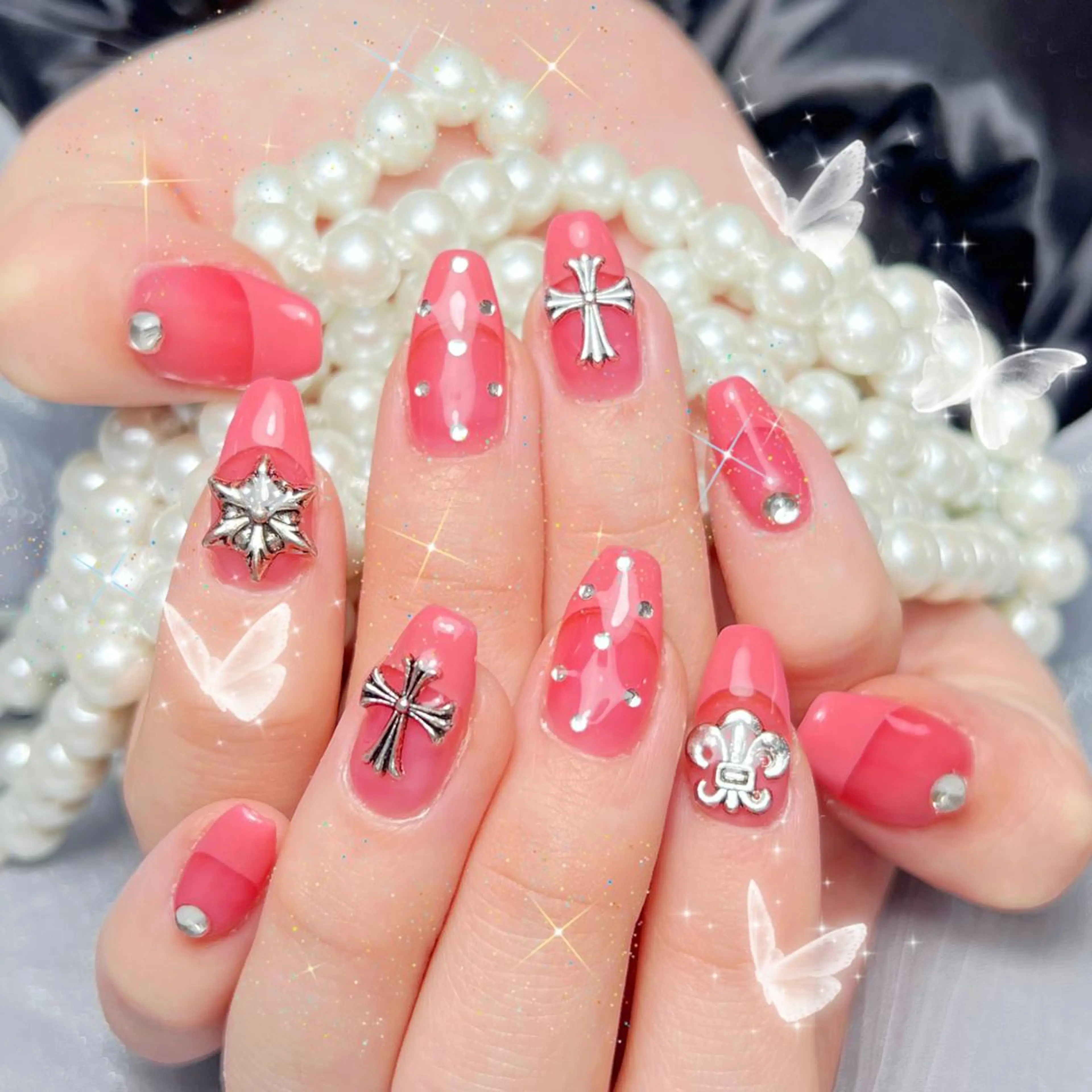 ネイル ハンドネイル ハンドケア Queenie 🦋のネイルデザイン