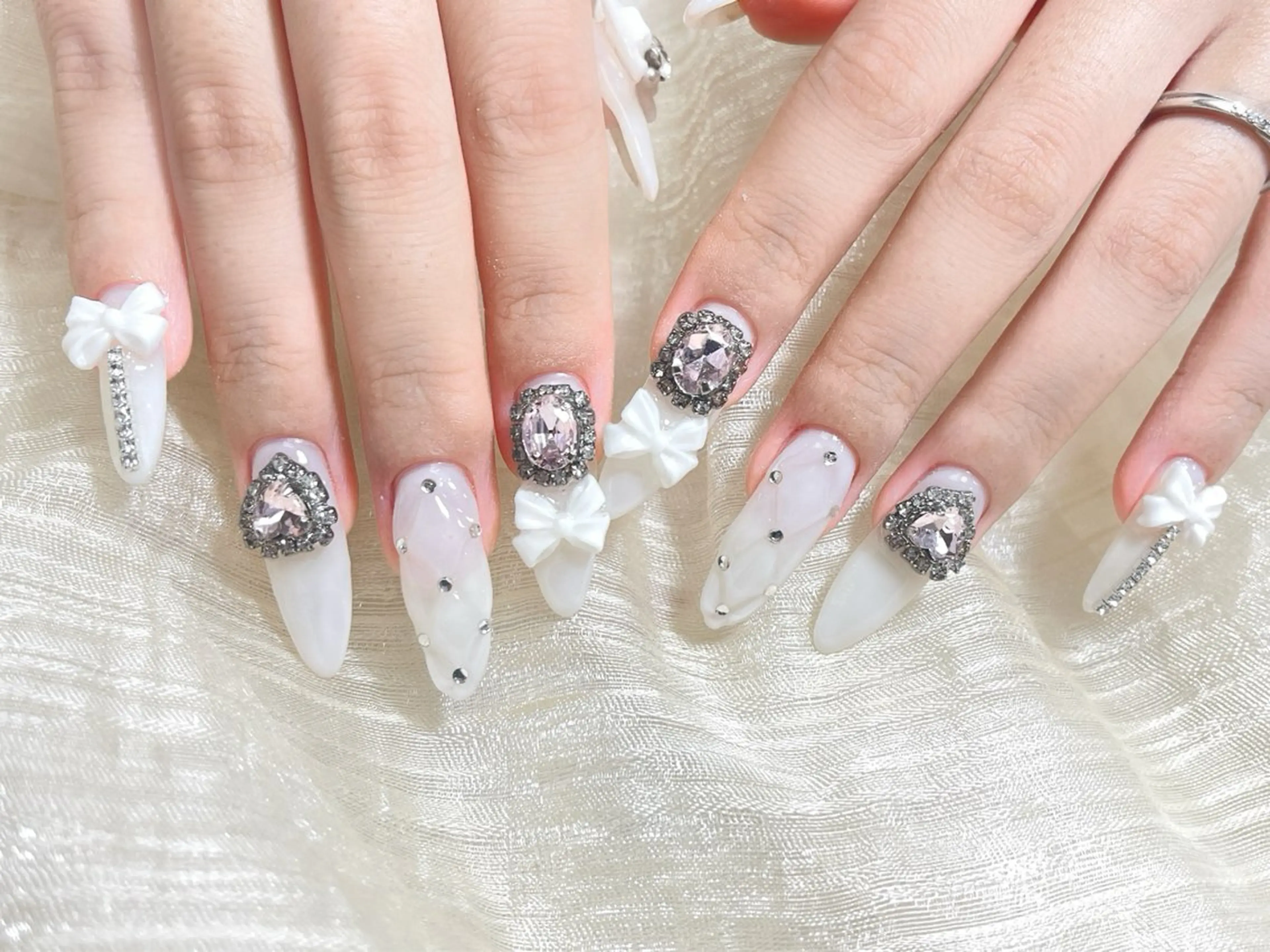 ネイル ハンドネイル 🎀ネイルサロン エクラYUI🎀のネイルデザイン