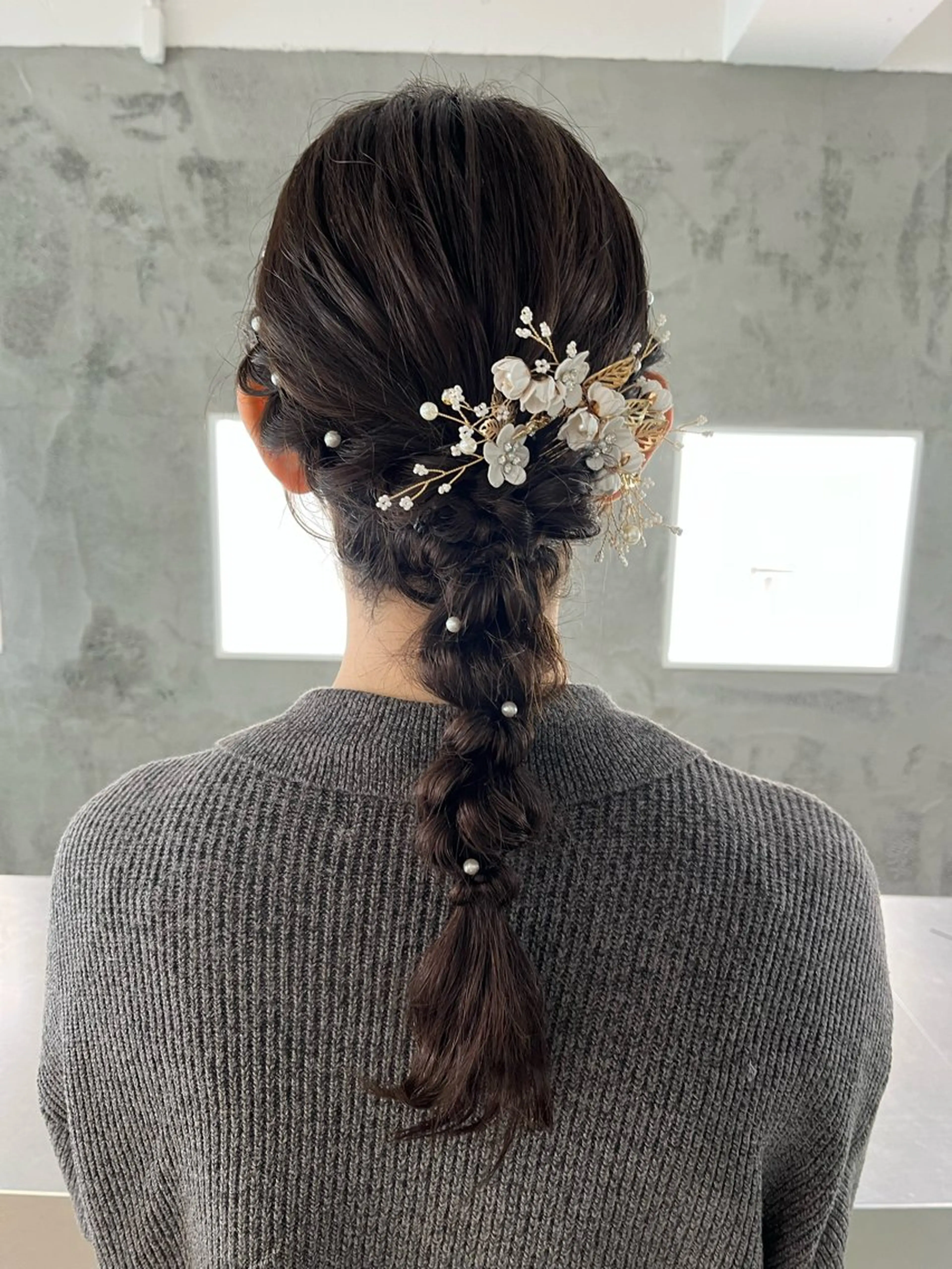 ミディアム ヘアアレンジ ヘアセット 切りっぱなしボブ／ レイヤー／ベージュのヘアスタイル