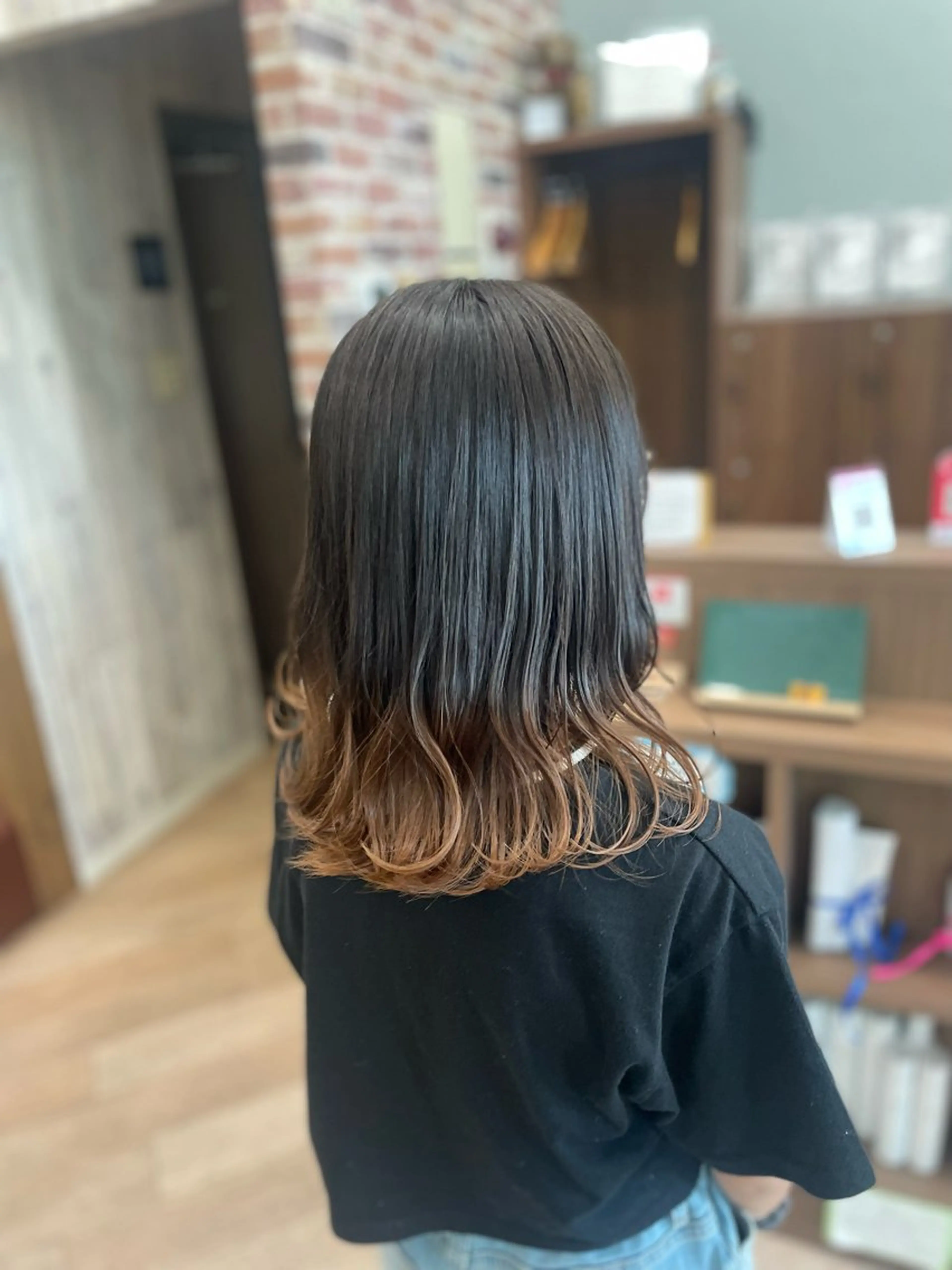 ミディアム 学生 カット ヘアカラー シミズ カエデ🍁のヘアスタイル