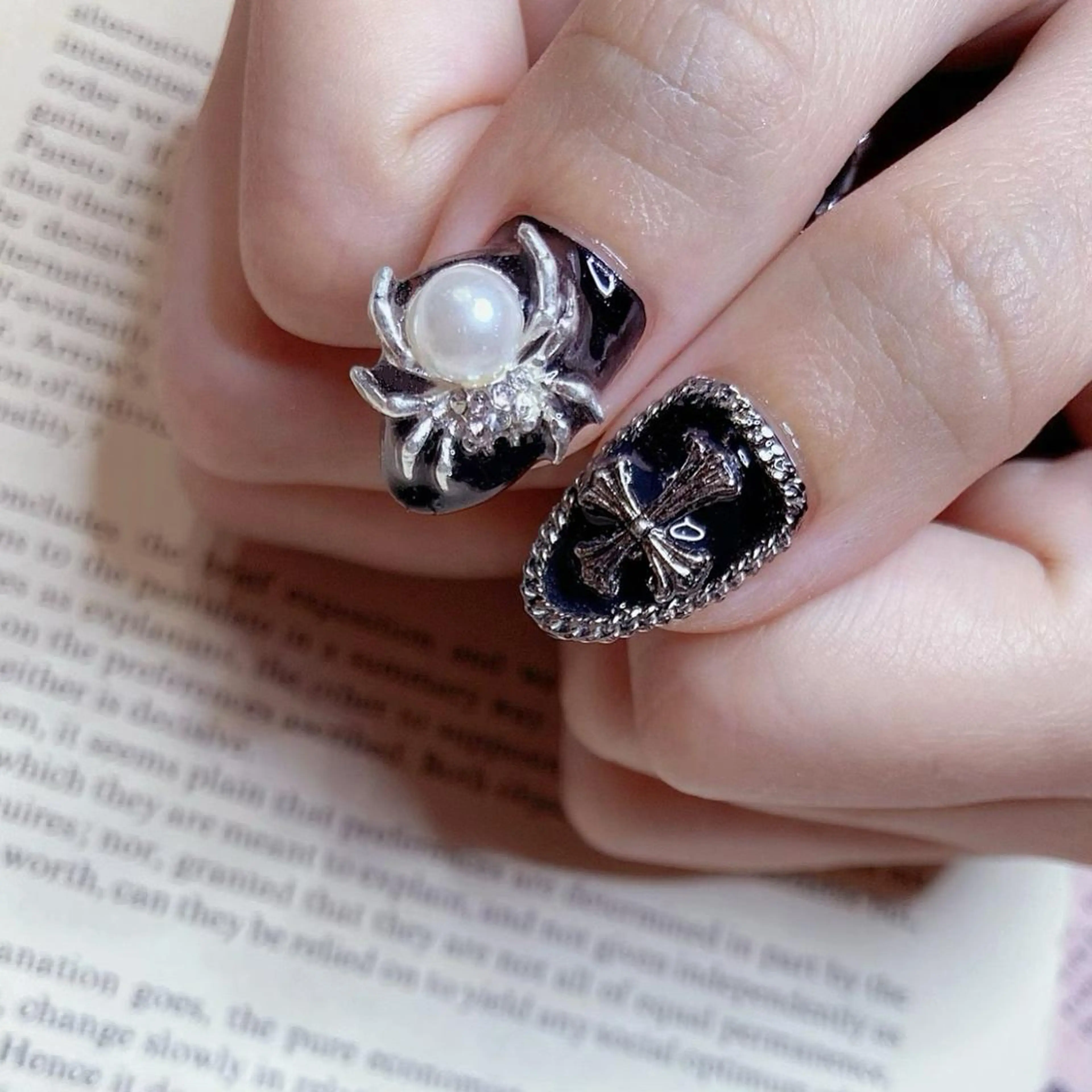 ネイル NOIROUGE所属・NOI ROUGEのネイルデザイン