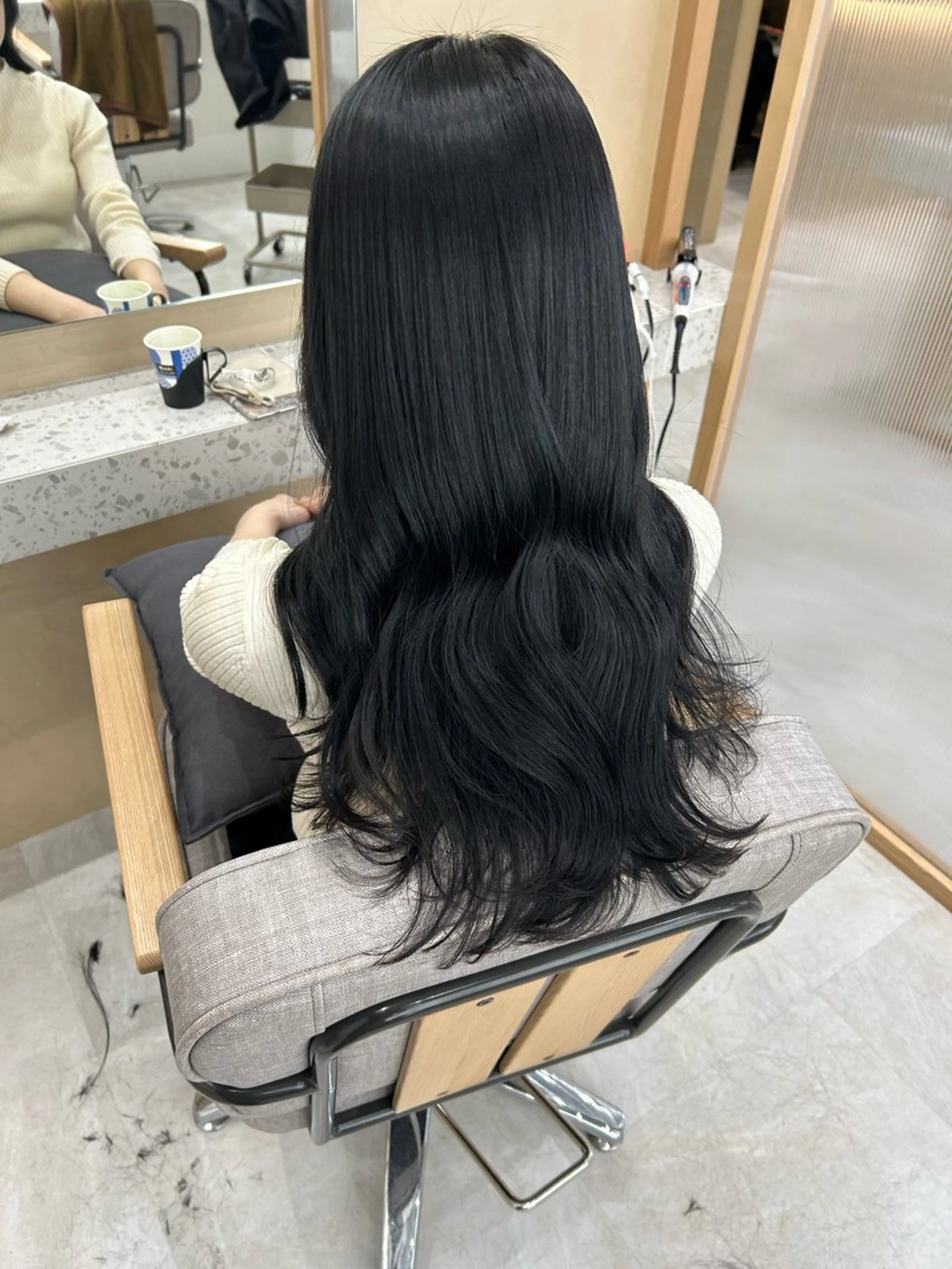 セミロング カラー 韓国レイヤー透明感 カラーヨウスケのヘアスタイル