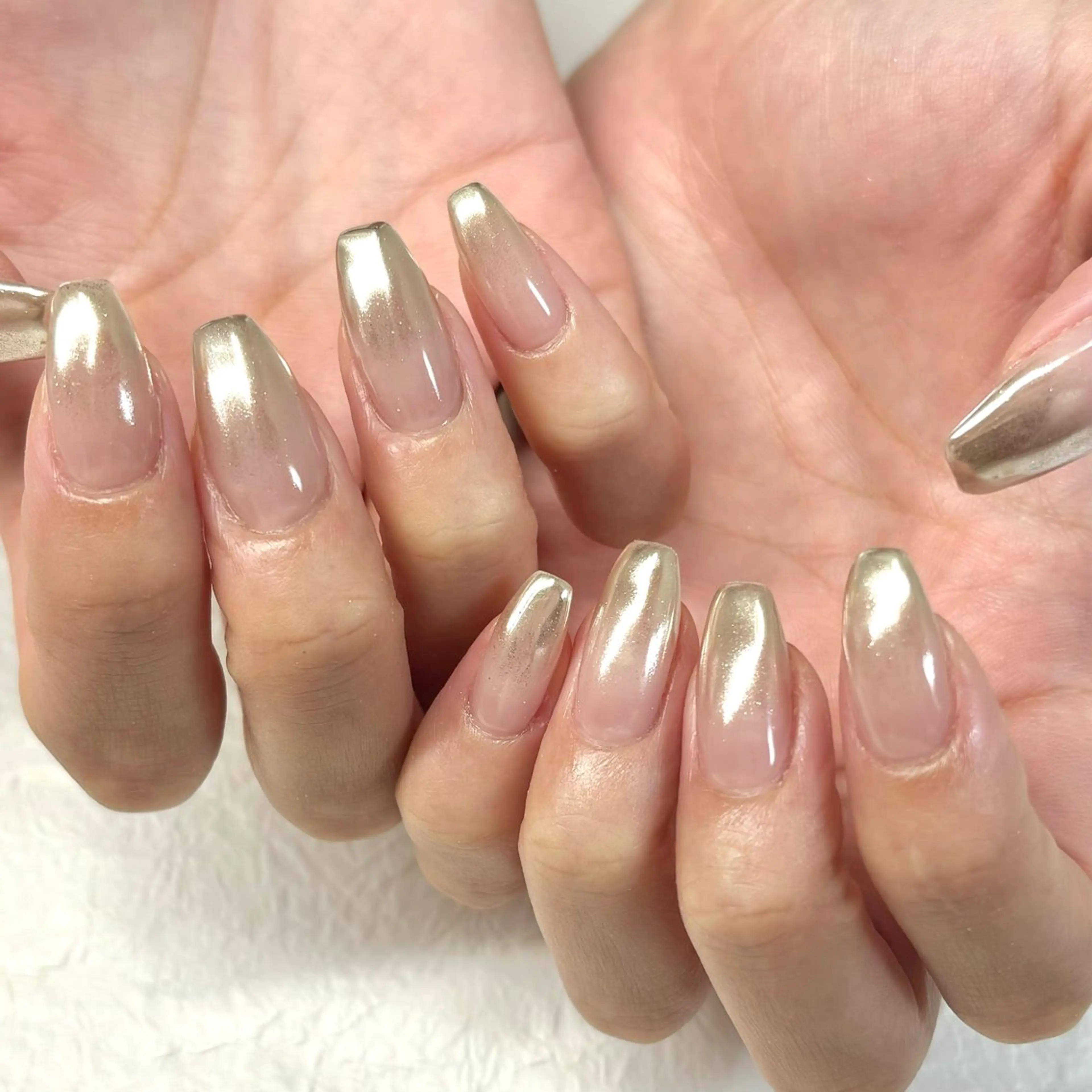 ネイル グラデーション ミラーネイル ハンドネイル ラヴィアンローズ所属・S. kurumiのネイルデザイン