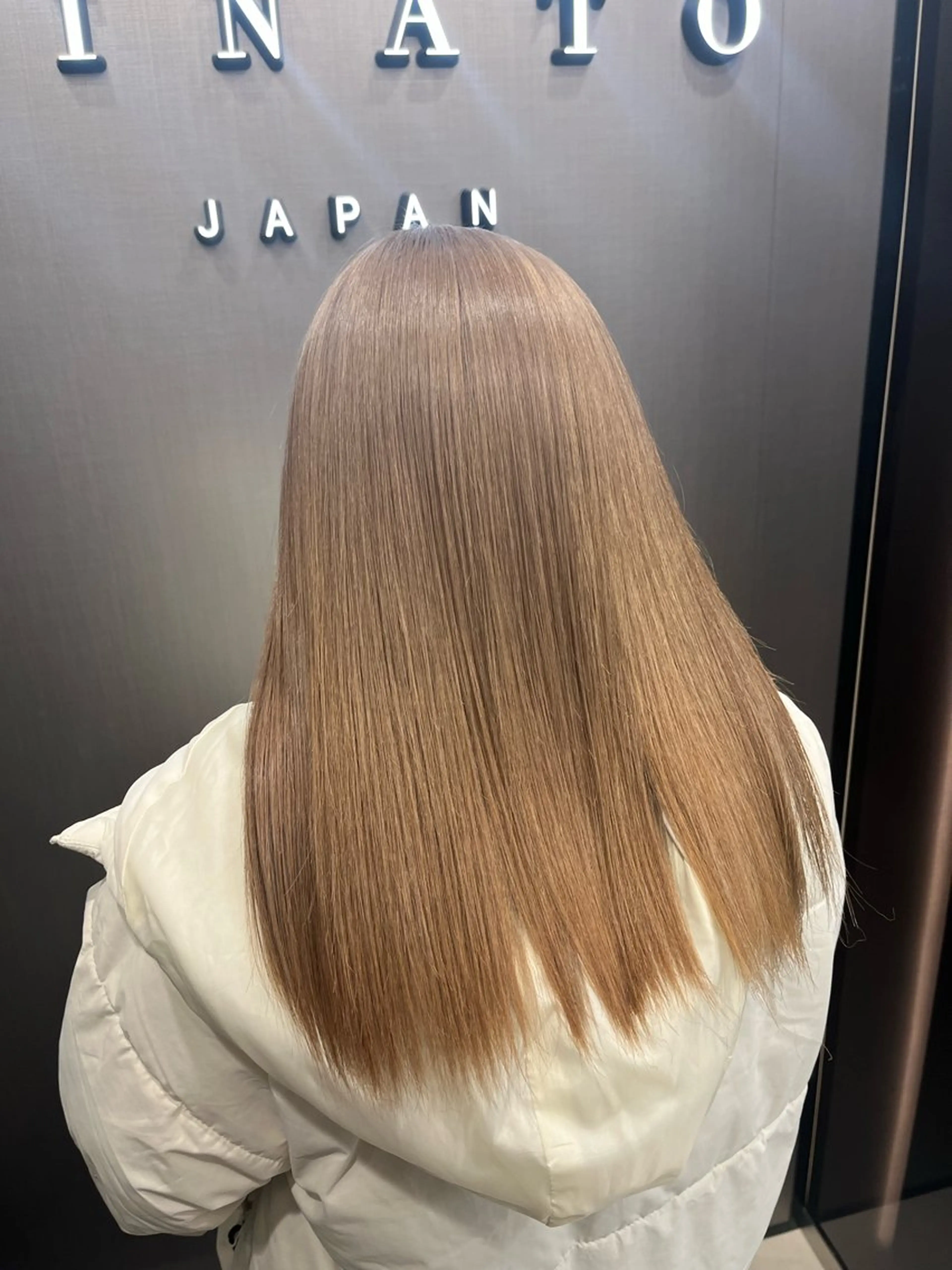 ロング カラー ベージュカラー ブリーチ ミルクティーベージュ ioeわかめようじ/ 縮毛矯正/髪質改善のヘアスタイル