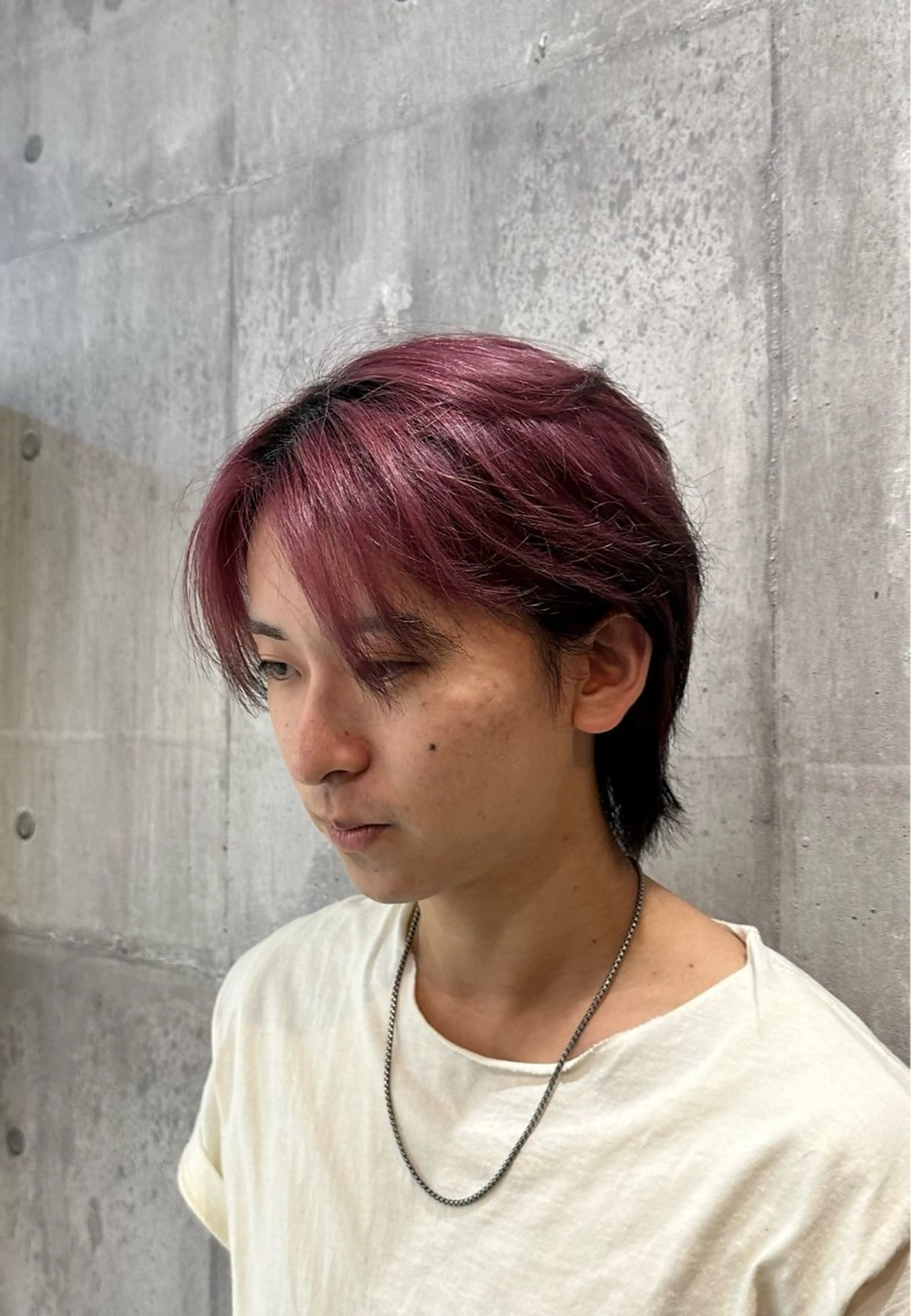 ショート カラー メンズ ピンクカラー レッドカラー ヘアカラー 宮本 滉也のヘアスタイル
