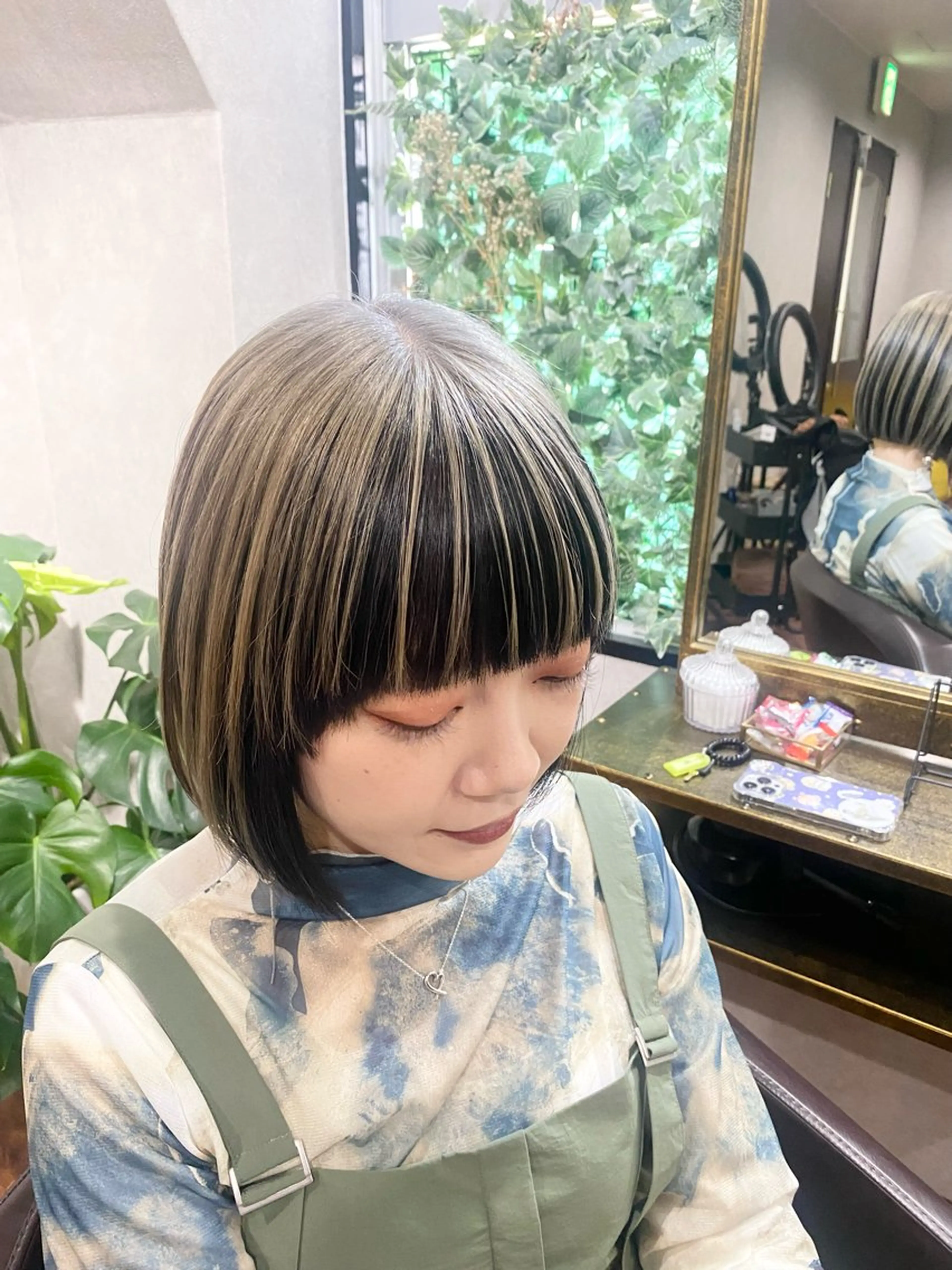 ミディアム カット ヘアカラー _White所属・ＳＨＩ ＺＵのヘアスタイル