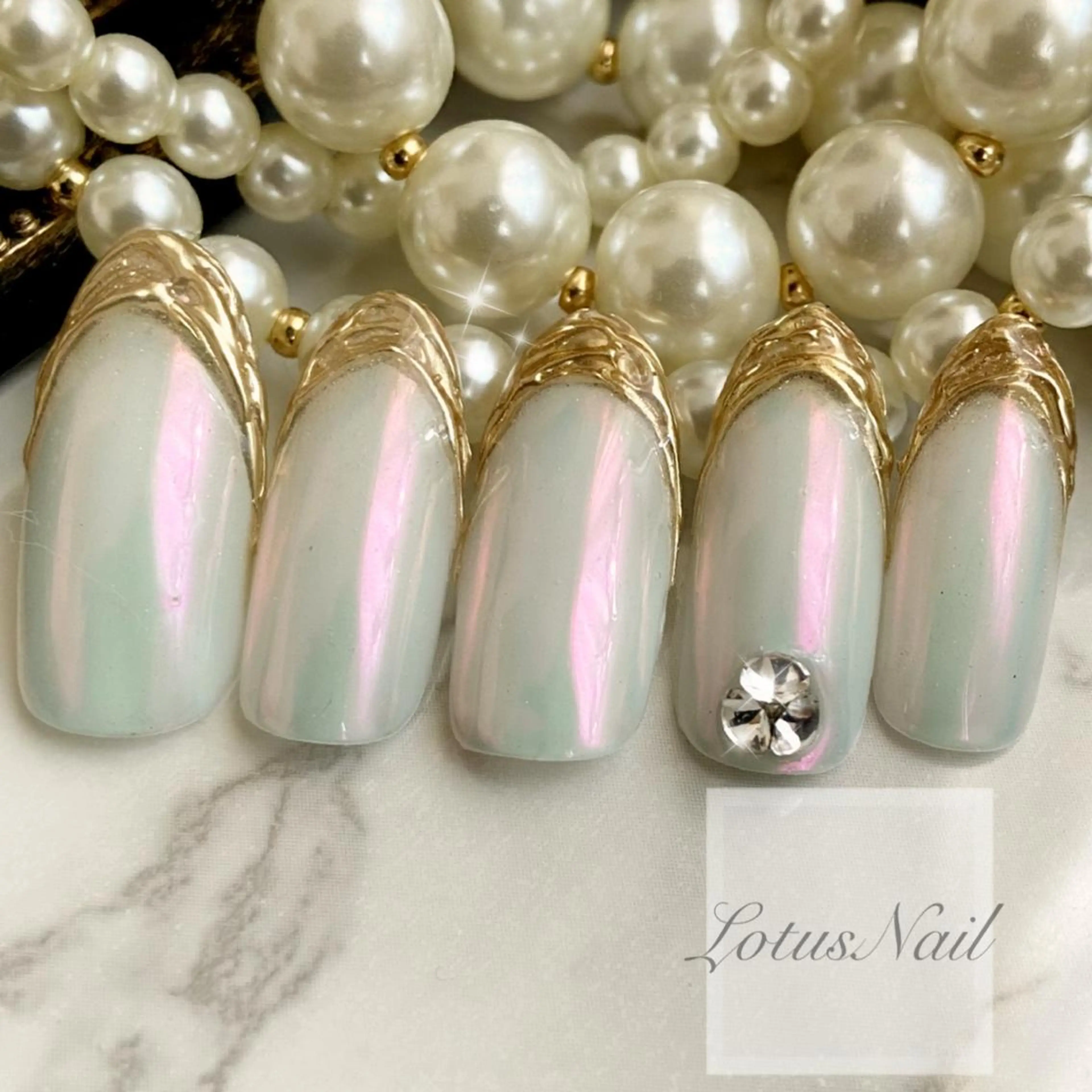 ネイル ミラーネイル ニュアンスネイル Lotus Nailのネイルデザイン