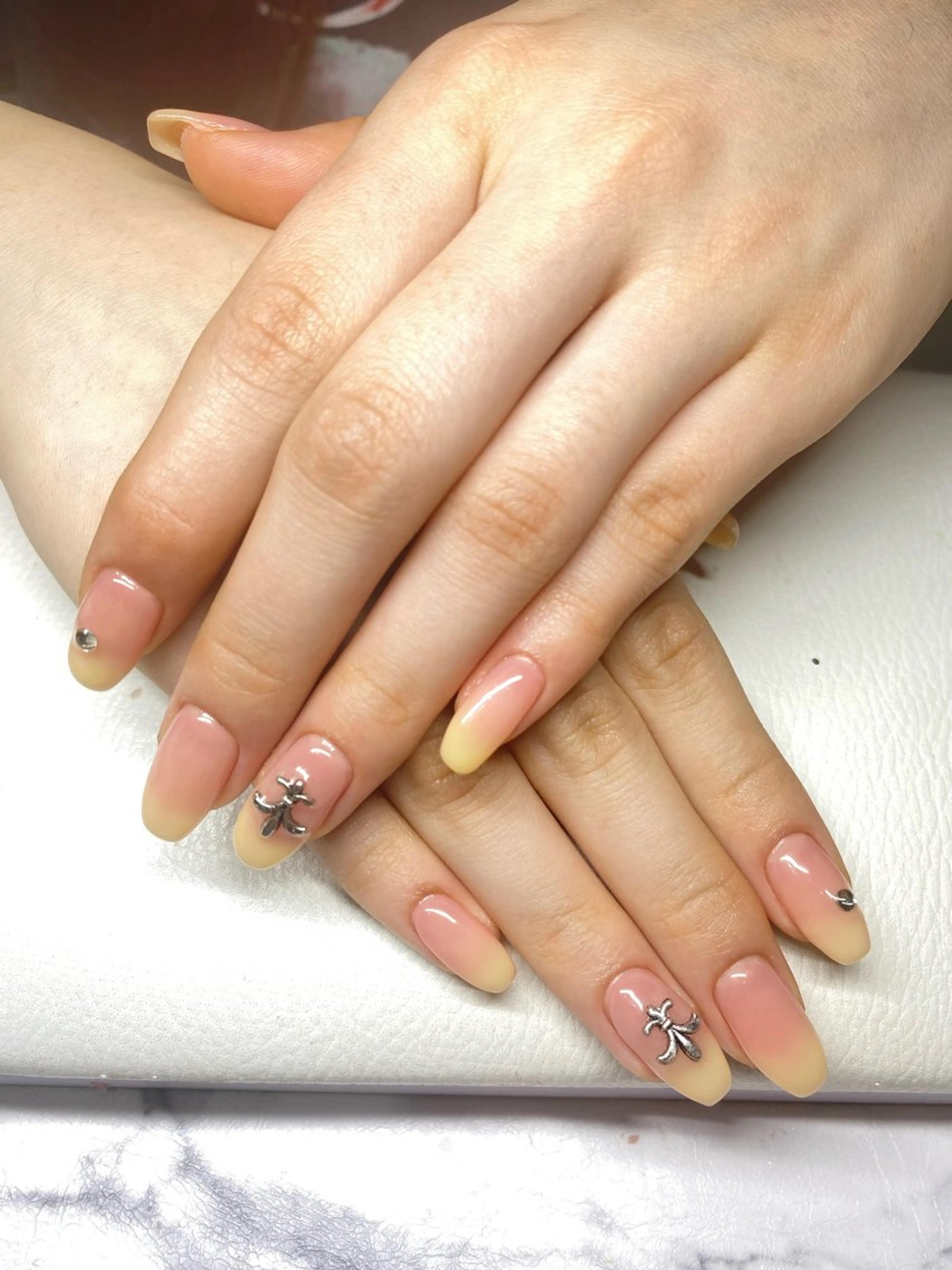 ネイル グラデーション Hi Beauty 渋谷(ネイル、ハイパーナイフ6、脂肪れいきゃく、マッサージ＆エステサロン)所属・Hi beauty 渋谷のネイルデザイン