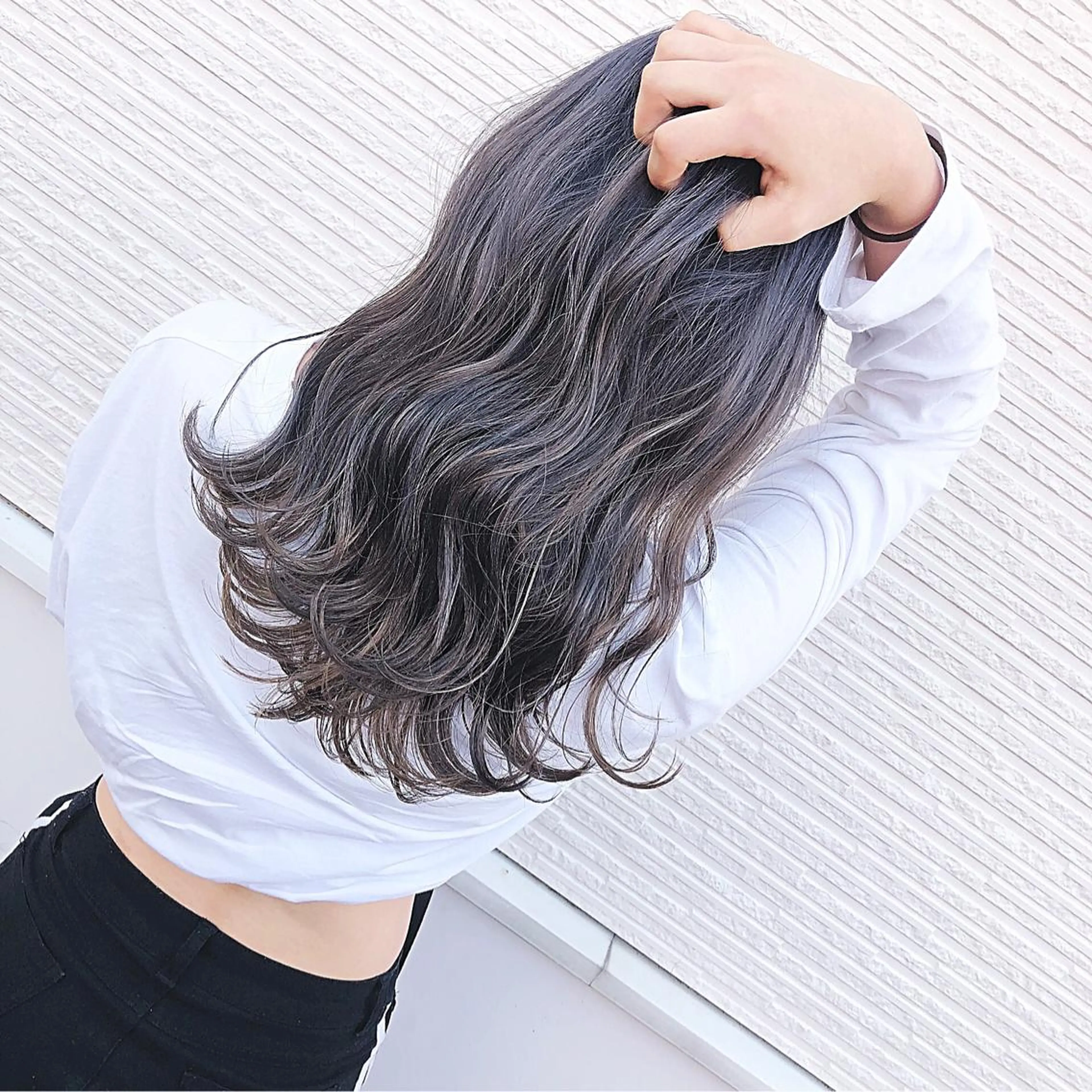 セミロング カラー ブリーチ ブルーカラー ブルージュ ヘアカラー トリートメント 名畑 裕貴のヘアスタイル