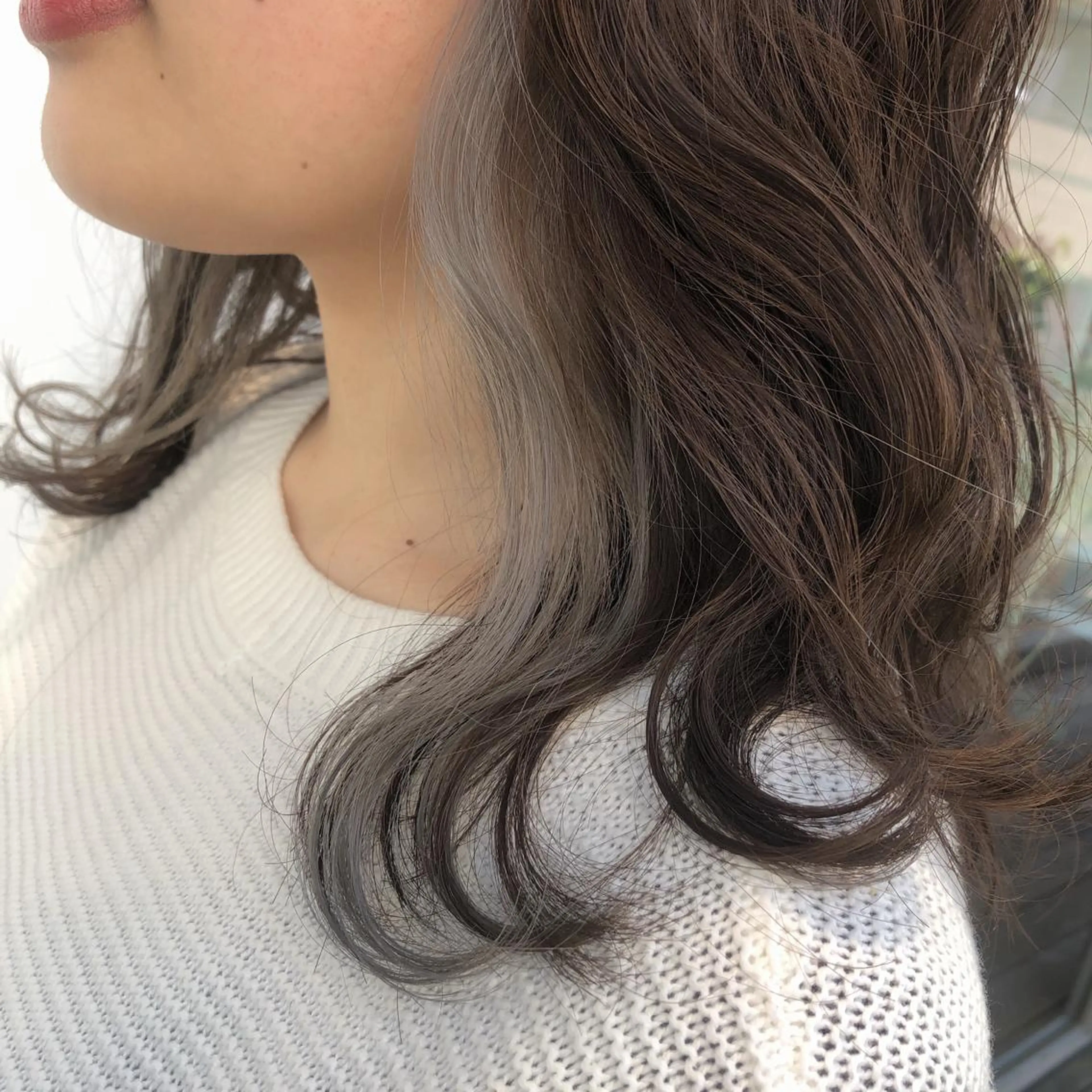 ロング カラー グレージュ カトウ ユウカのヘアスタイル