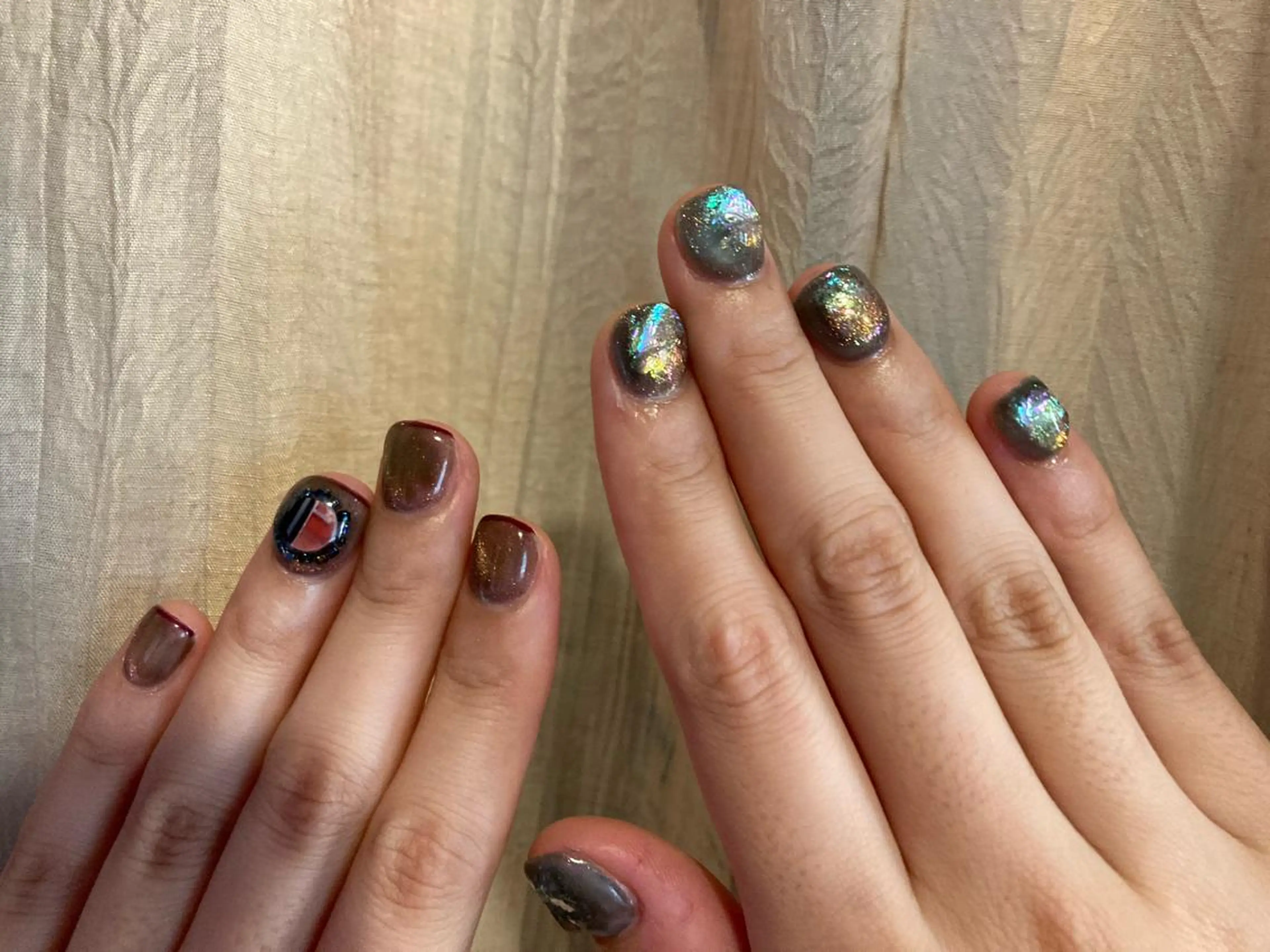 ネイル ハンドネイル キラキラ オメメのネイルデザイン