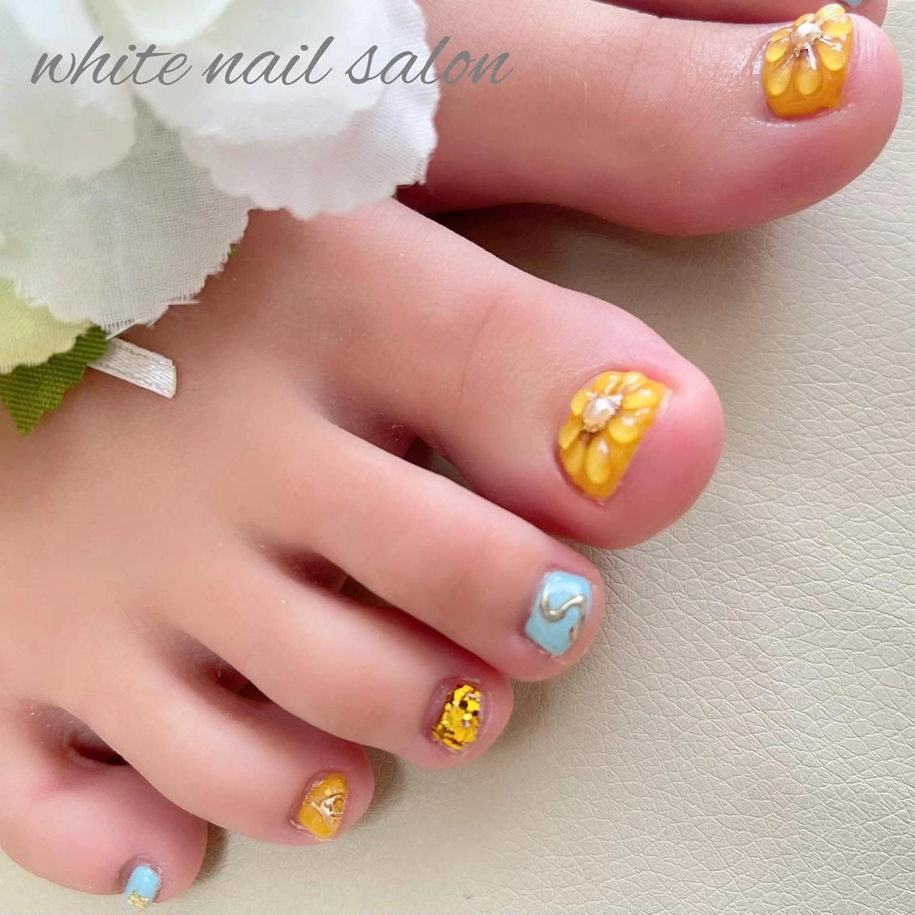 ネイル フットネイル ジェルネイル ハードジェル ラメ(グリッター) 持ち込み フットネイル white nail salonのネイルデザイン