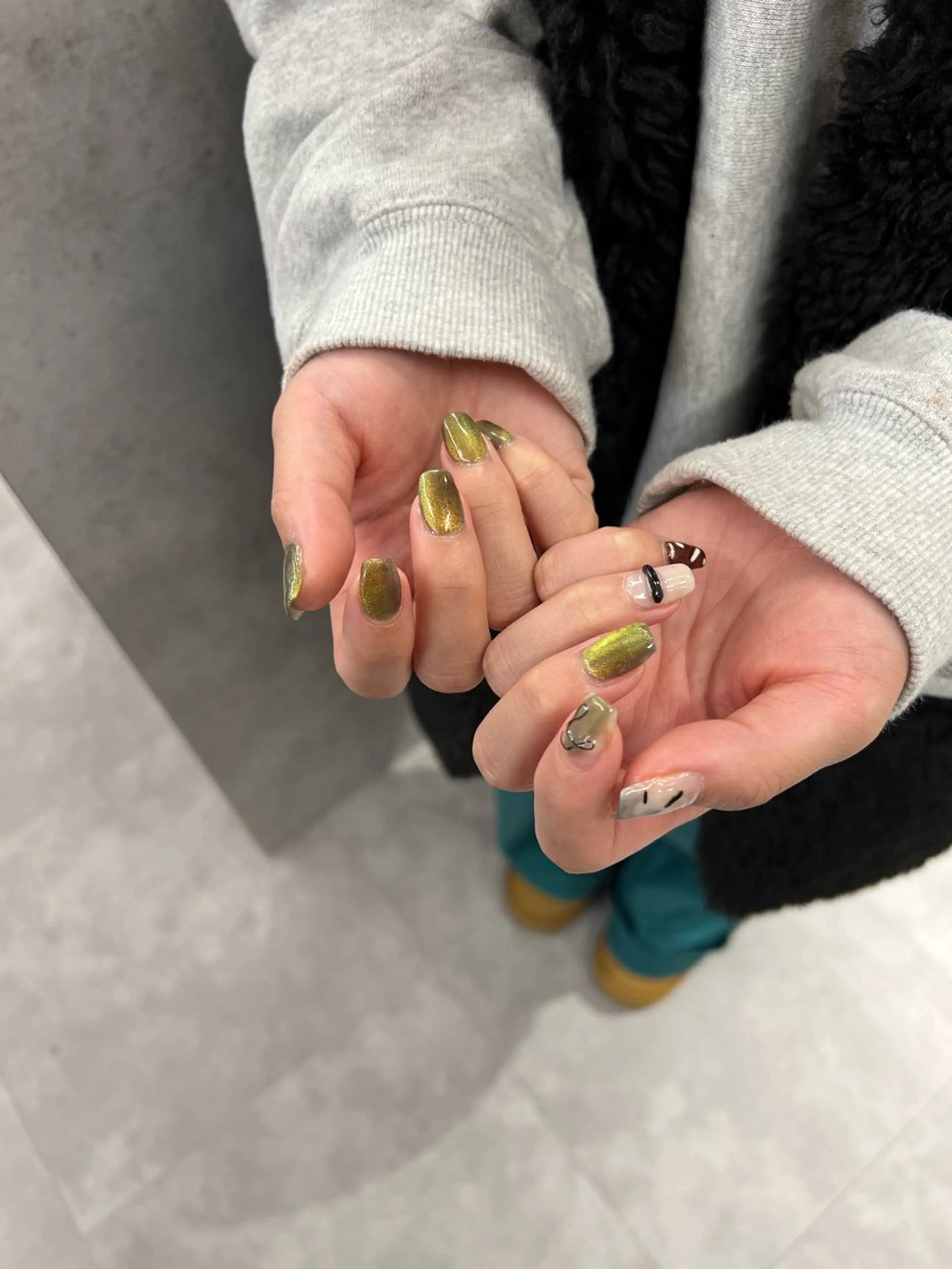 ネイル ブラウン グリーン マグネットネイル ハンドネイル ハンドケア Bana_ Nailのネイルデザイン