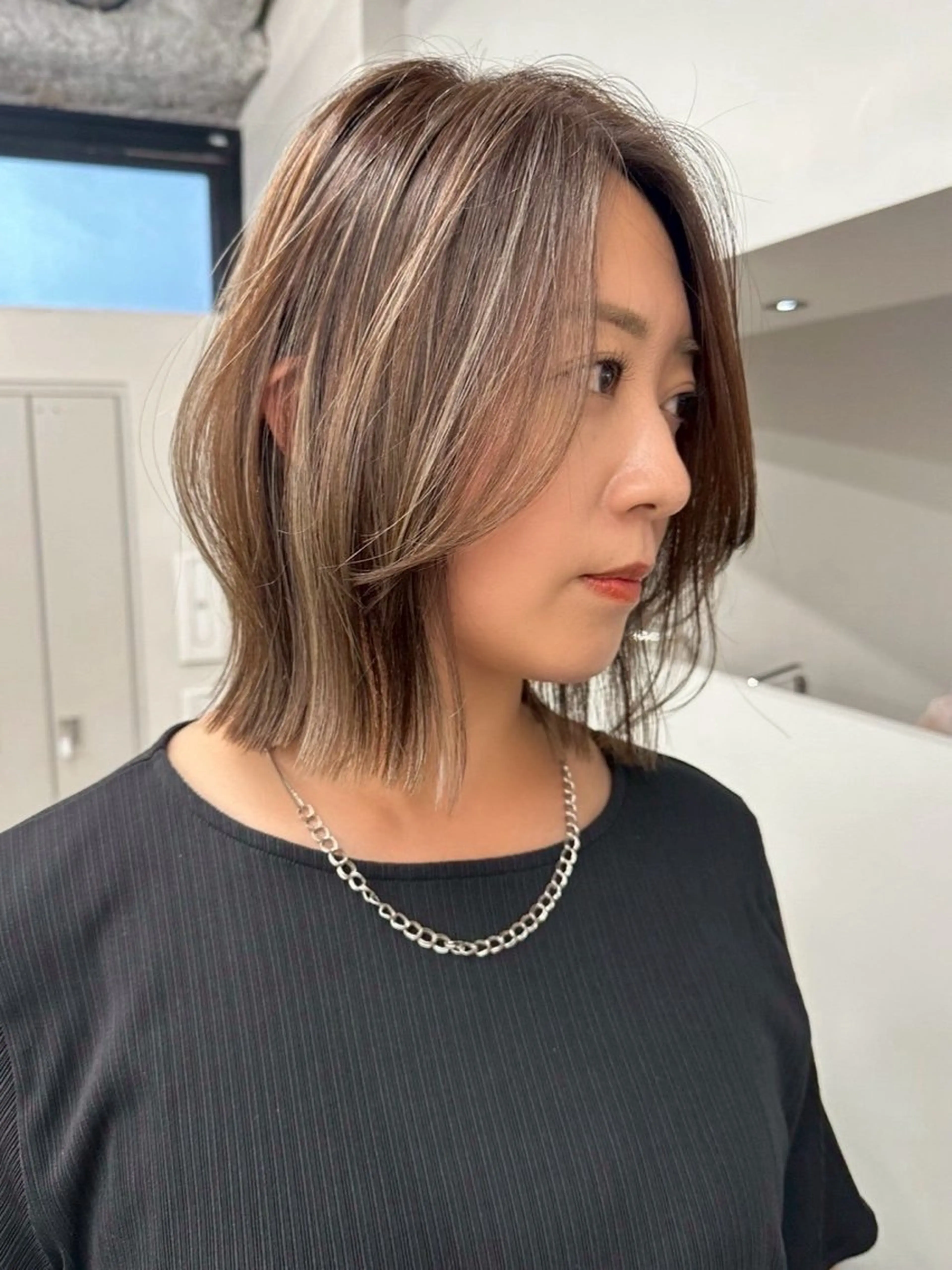 ミディアム カラー ハイライトカラー ボブ ハイライト 外ハネヘア ヘアカラー 🌈透明感カラー🌈 🌟吉田祐介🌟のヘアスタイル