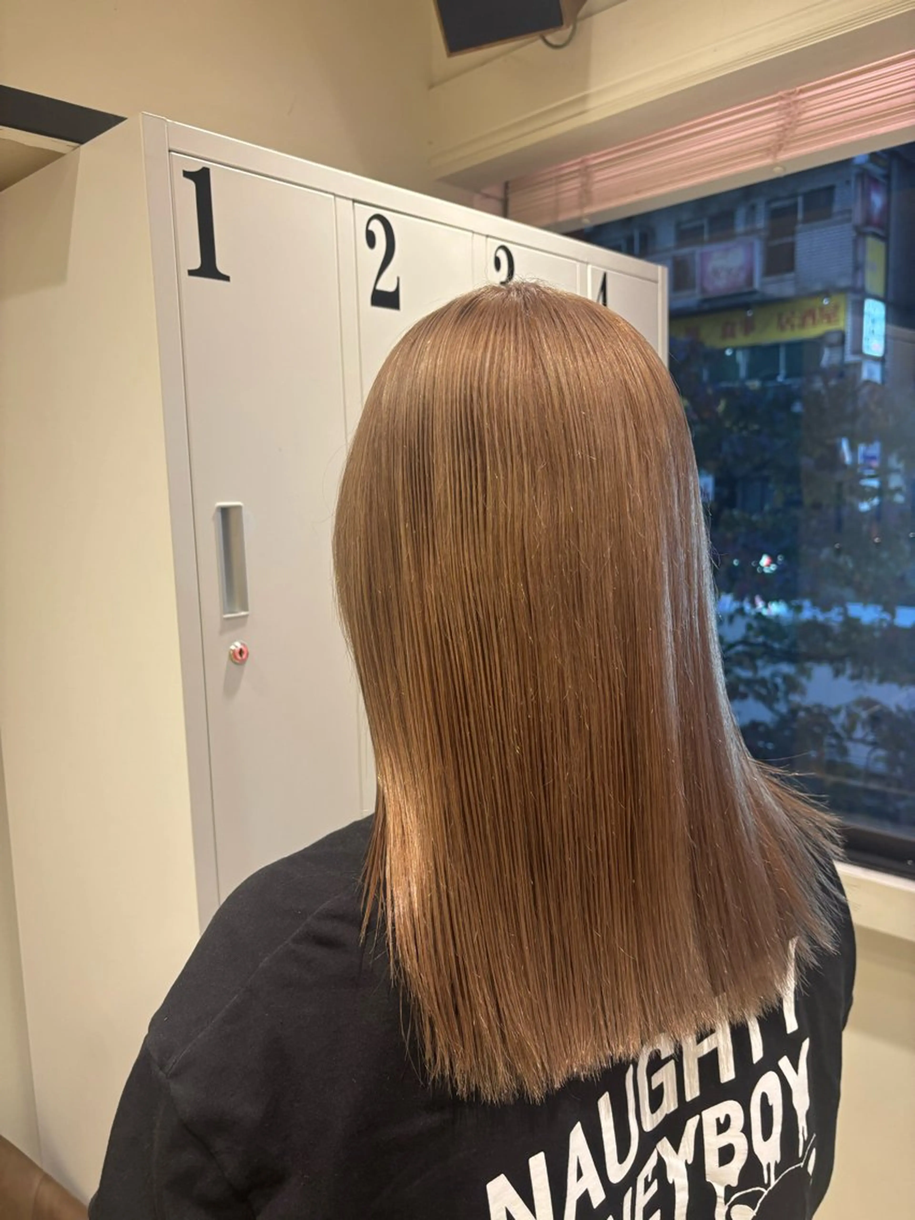 セミロング カラー ヘアカラー トリートメント 新井 彩斗新宿のヘアスタイル