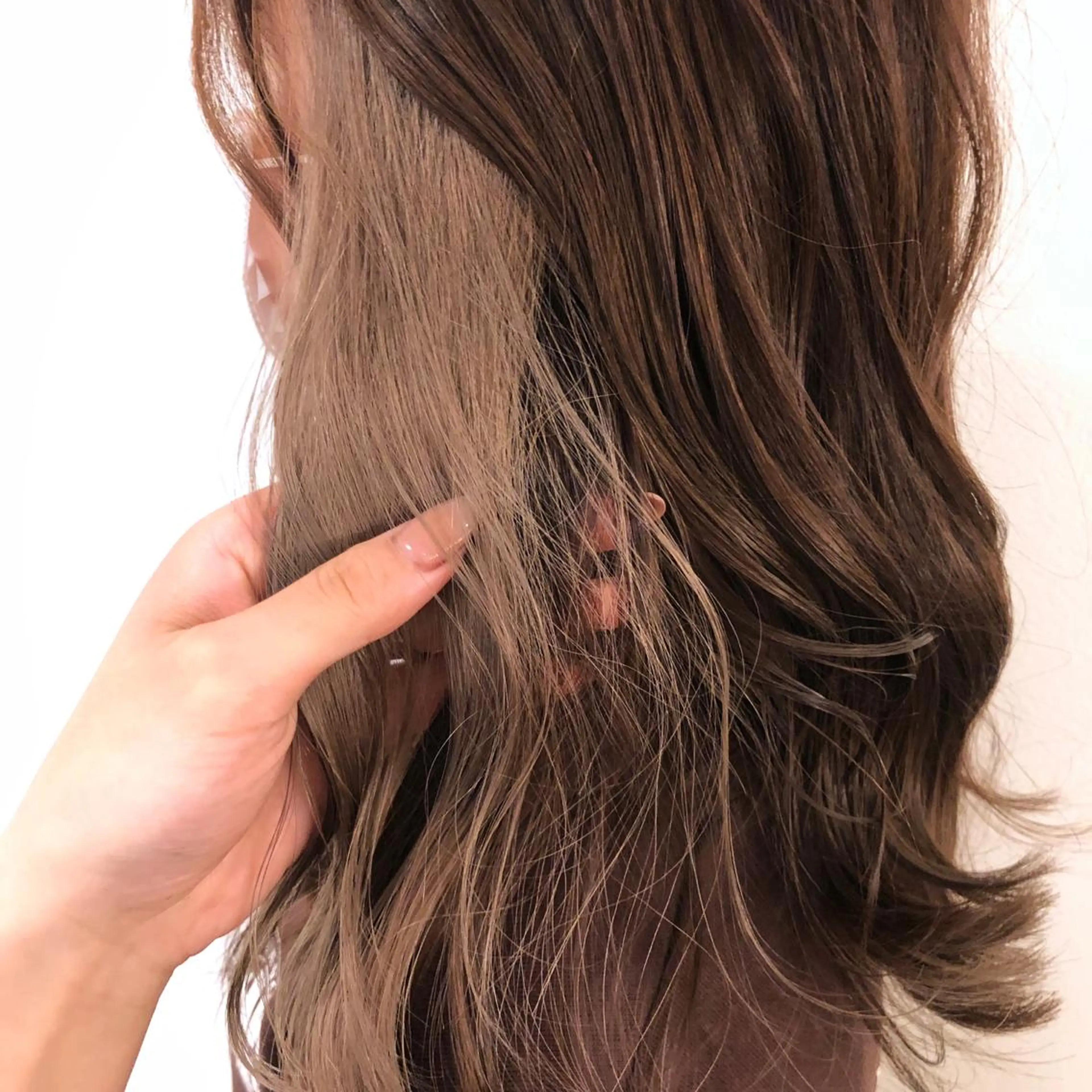 カラー ベージュカラー イヤリングカラー カット ヘアカラー 透明感Color🩶 髪質改善 ユウナ🦋のヘアスタイル
