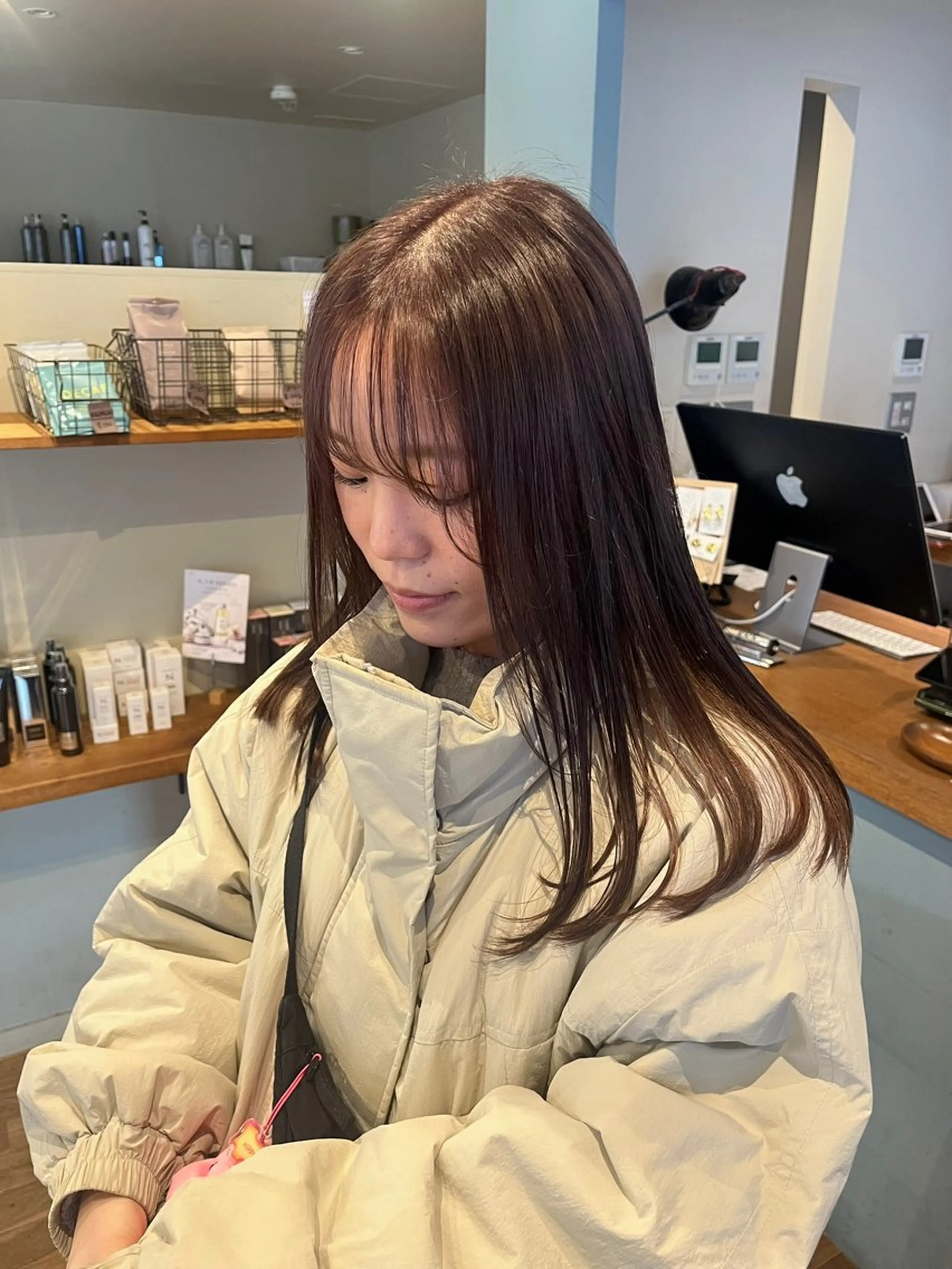 ミディアム カット ヘアカラー トリートメント あやか/ベージュ/ 透け感カラーのヘアスタイル
