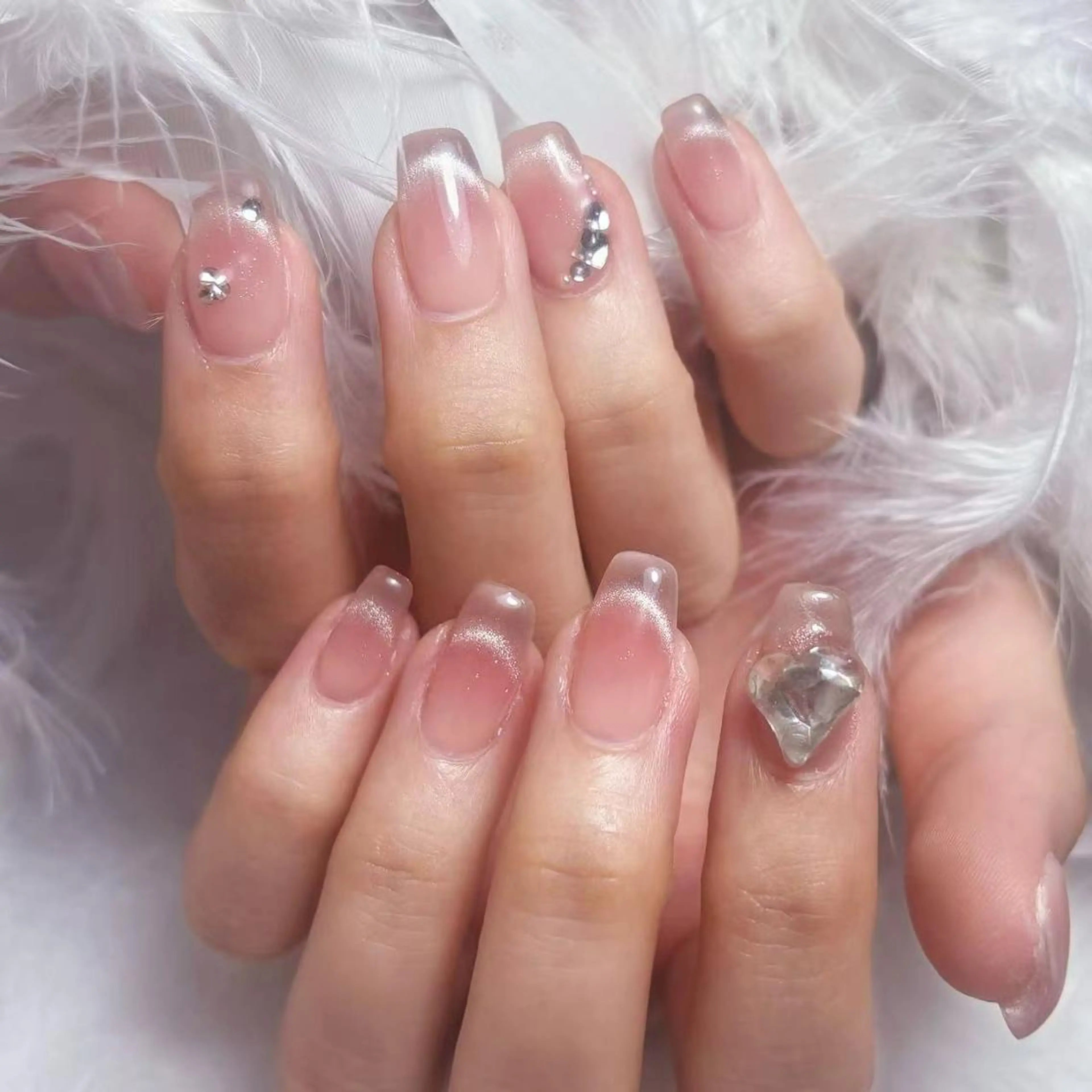 ネイル アートネイル オーロラネイル ガーリー キラキラネイル 韓国ネイル ハンドネイル YOYO 💅のネイルデザイン