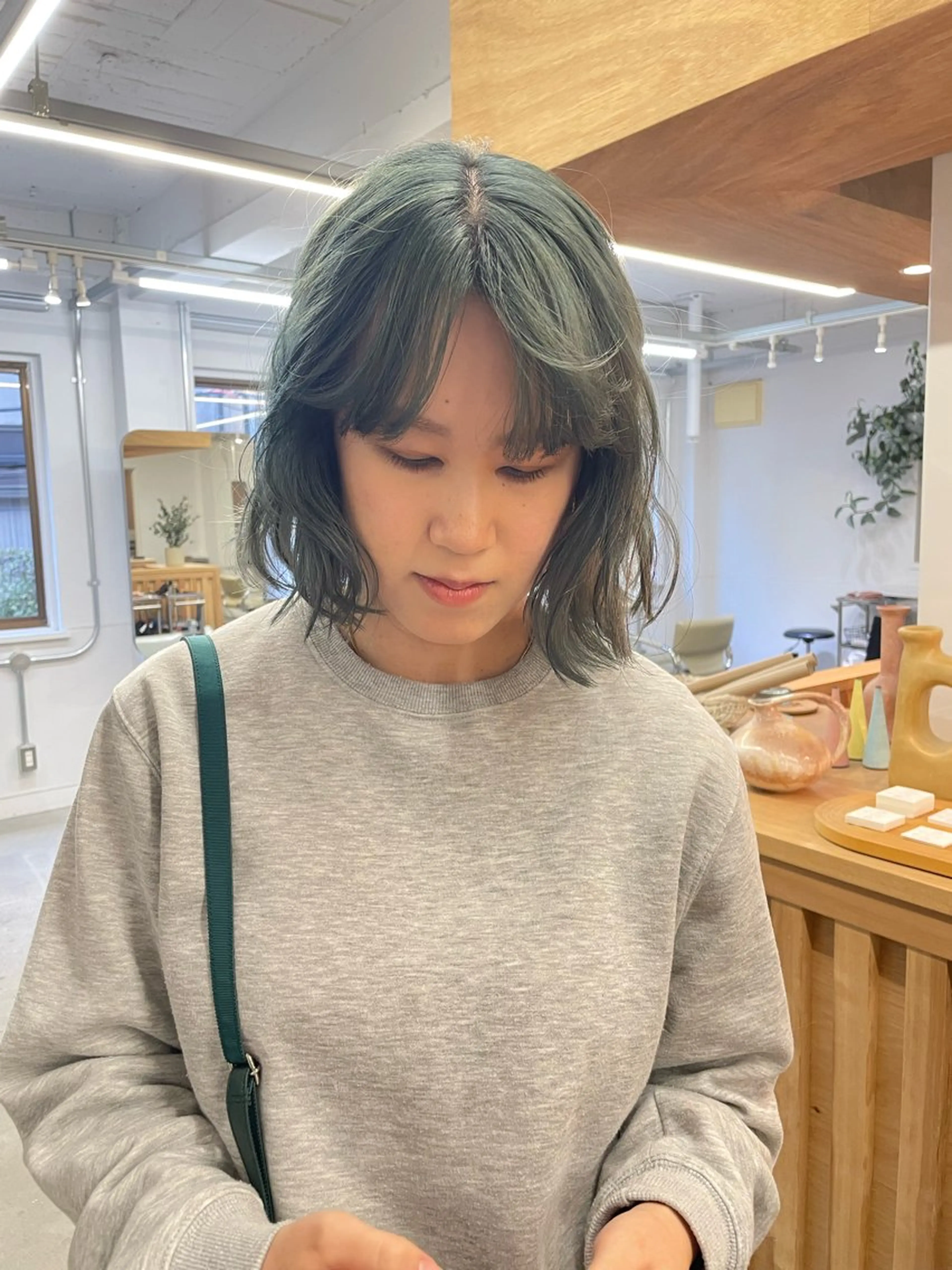 ショート カラー ブリーチ 大山 偲南のヘアスタイル