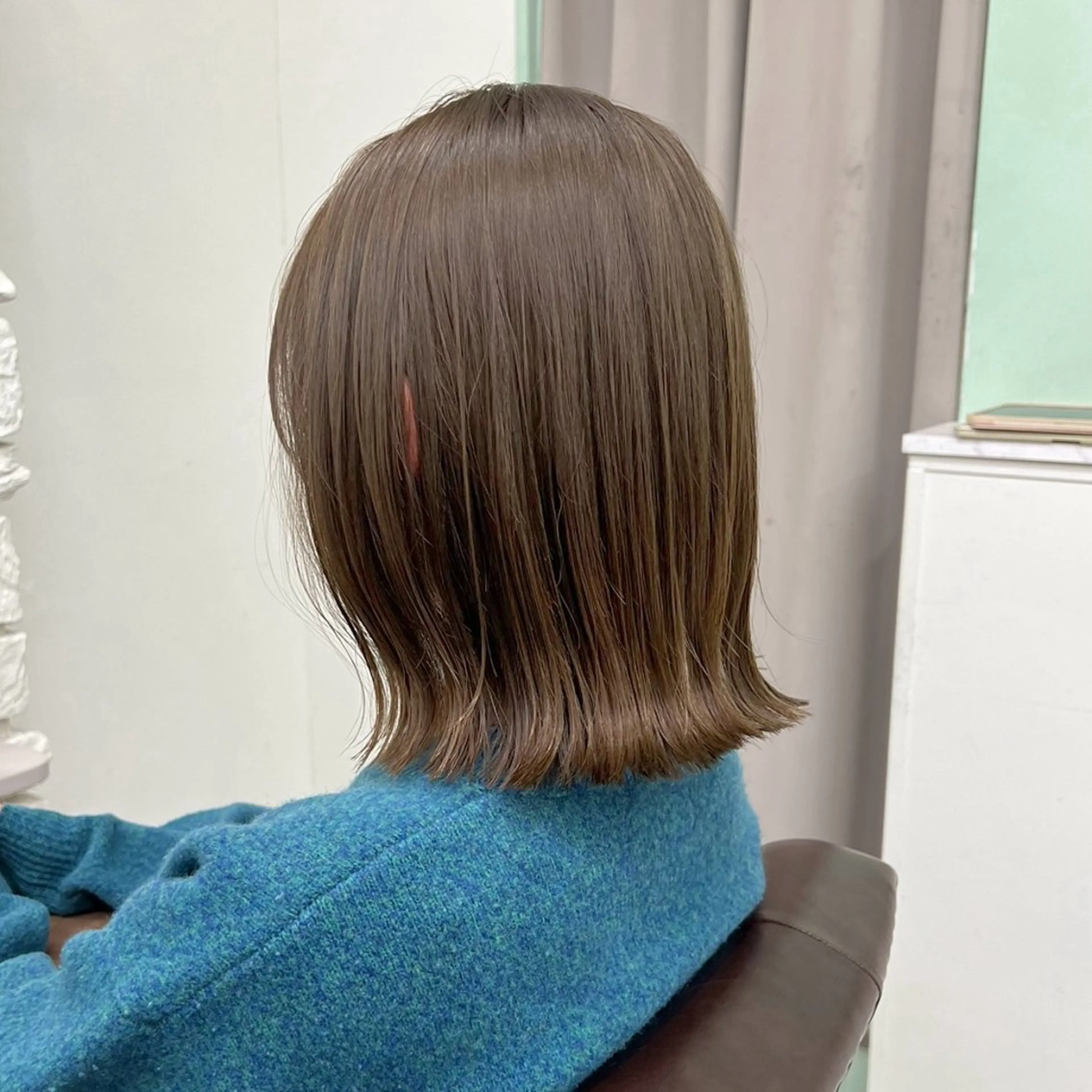 ミディアム カラー ベージュカラー 透明感カラー オリーブベージュ ボブ knowhow京都所属・三宅 昌太のヘアスタイル