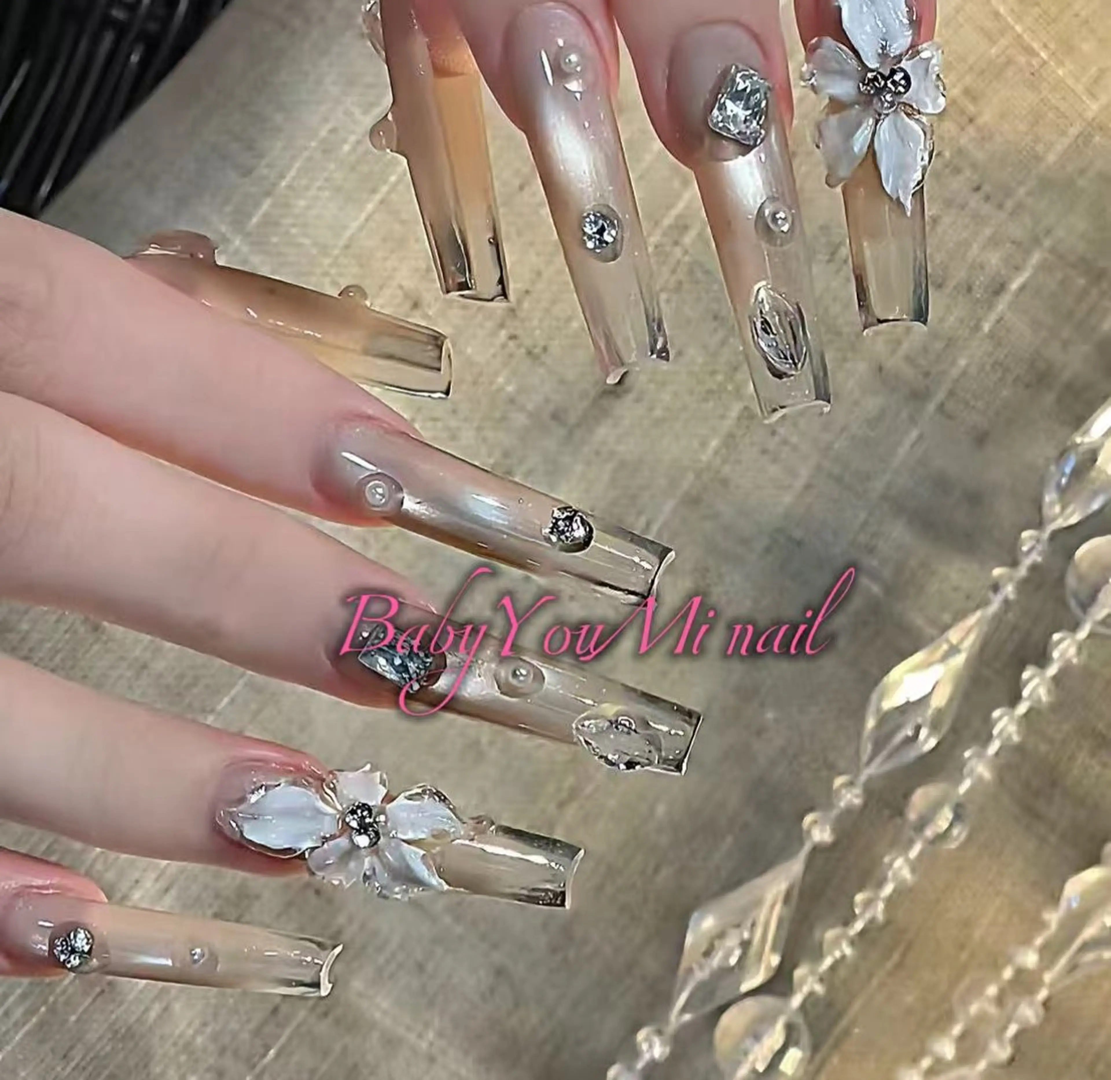 ネイル オーロラネイル フラワーネイル フットネイル フレンチネイル ジェルネイル ハンドネイル BabyYouMi nailのネイルデザイン