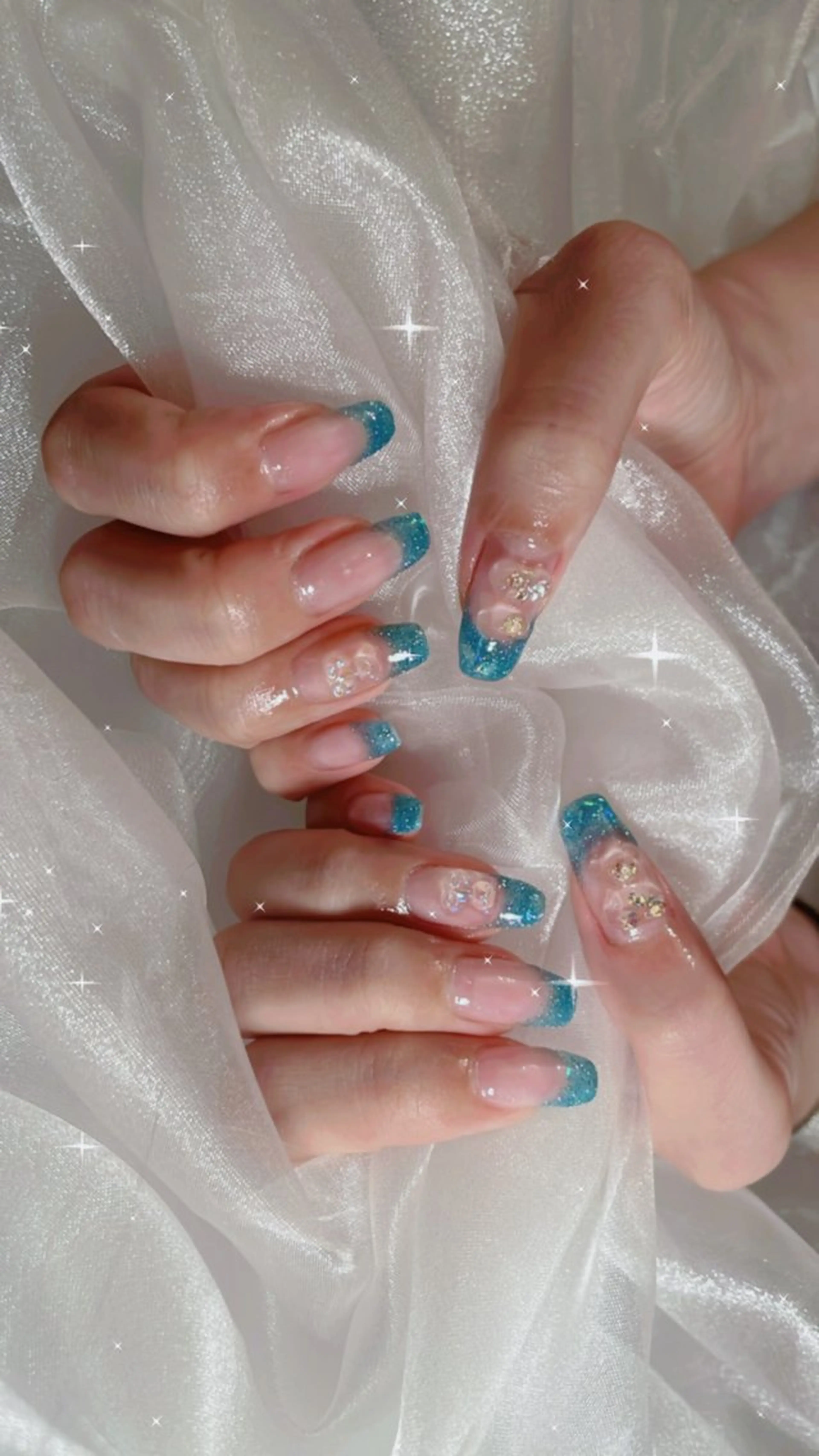 ネイル ブルー フレンチネイル ラメ(グリッター) ストーンネイル ハンドネイル Peach所属・nail salon peachのネイルデザイン
