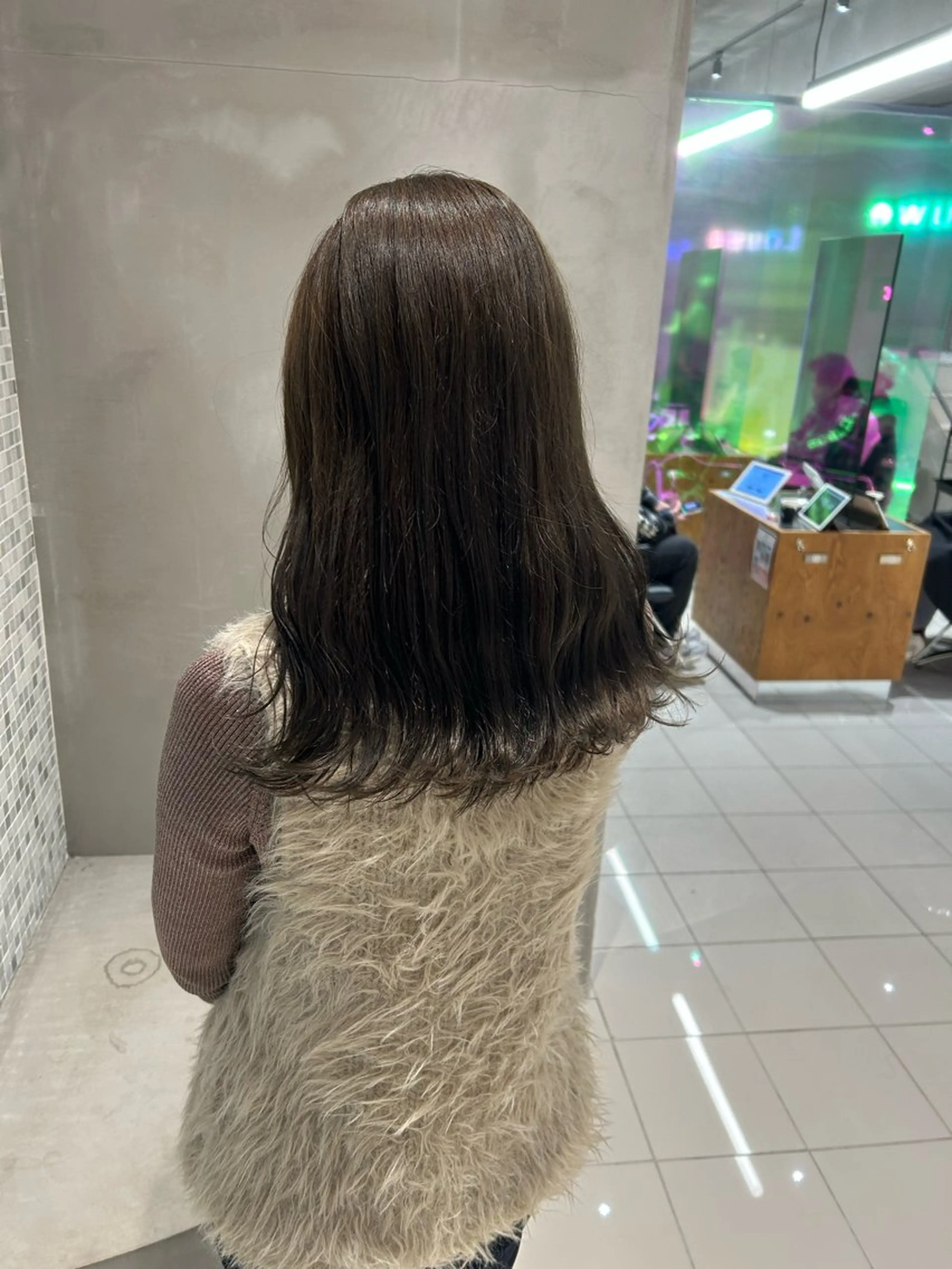 セミロング カラー グレージュ オリーブグレージュ オリーブグレー カット ヘアカラー トリートメント 透明感カラー🫧 nanohaのヘアスタイル