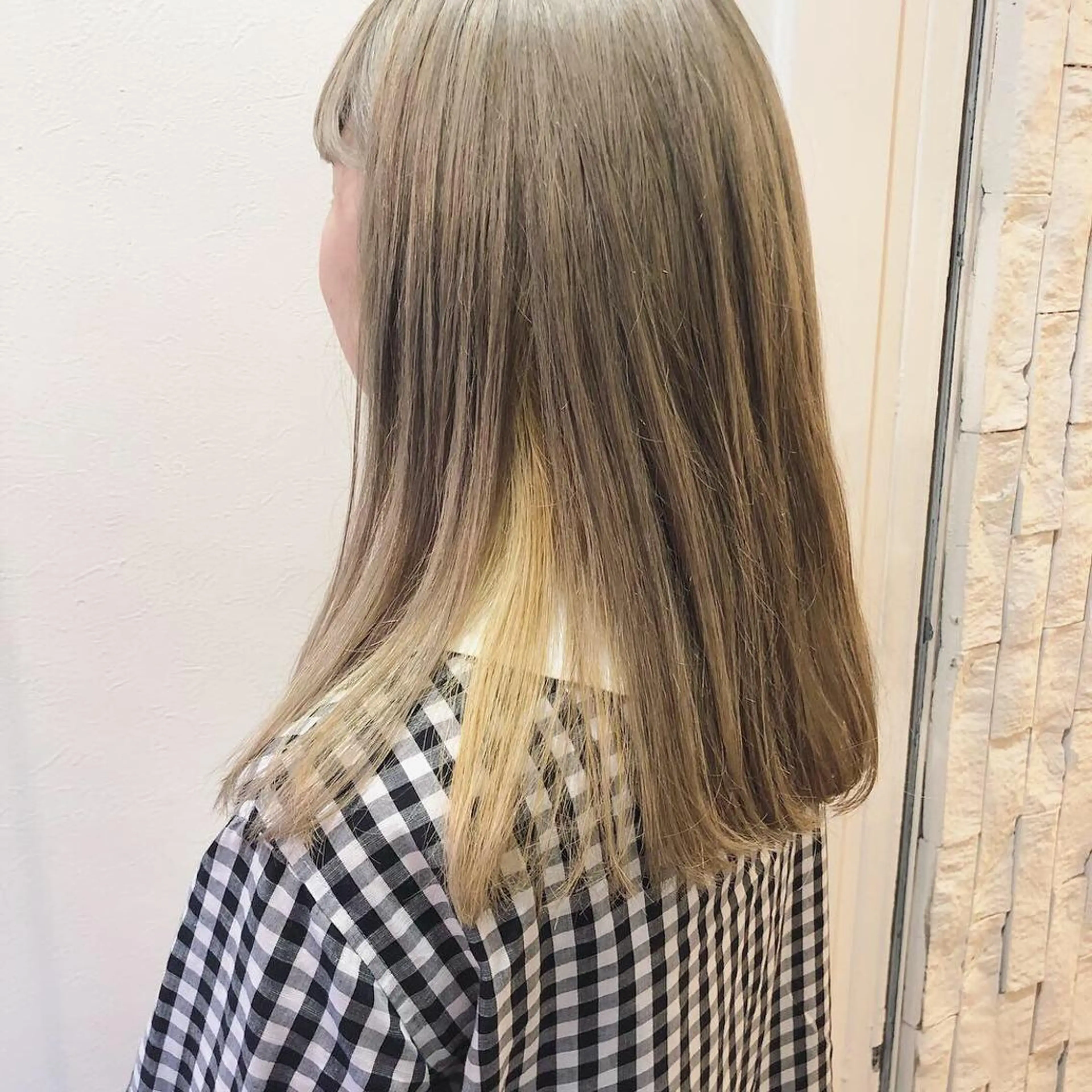 ミディアム カラー ベージュカラー ハイトーンカラー ハイトーンベージュ インナーカラー イエローカラー yuki hair所属・yuki watanabeのヘアスタイル