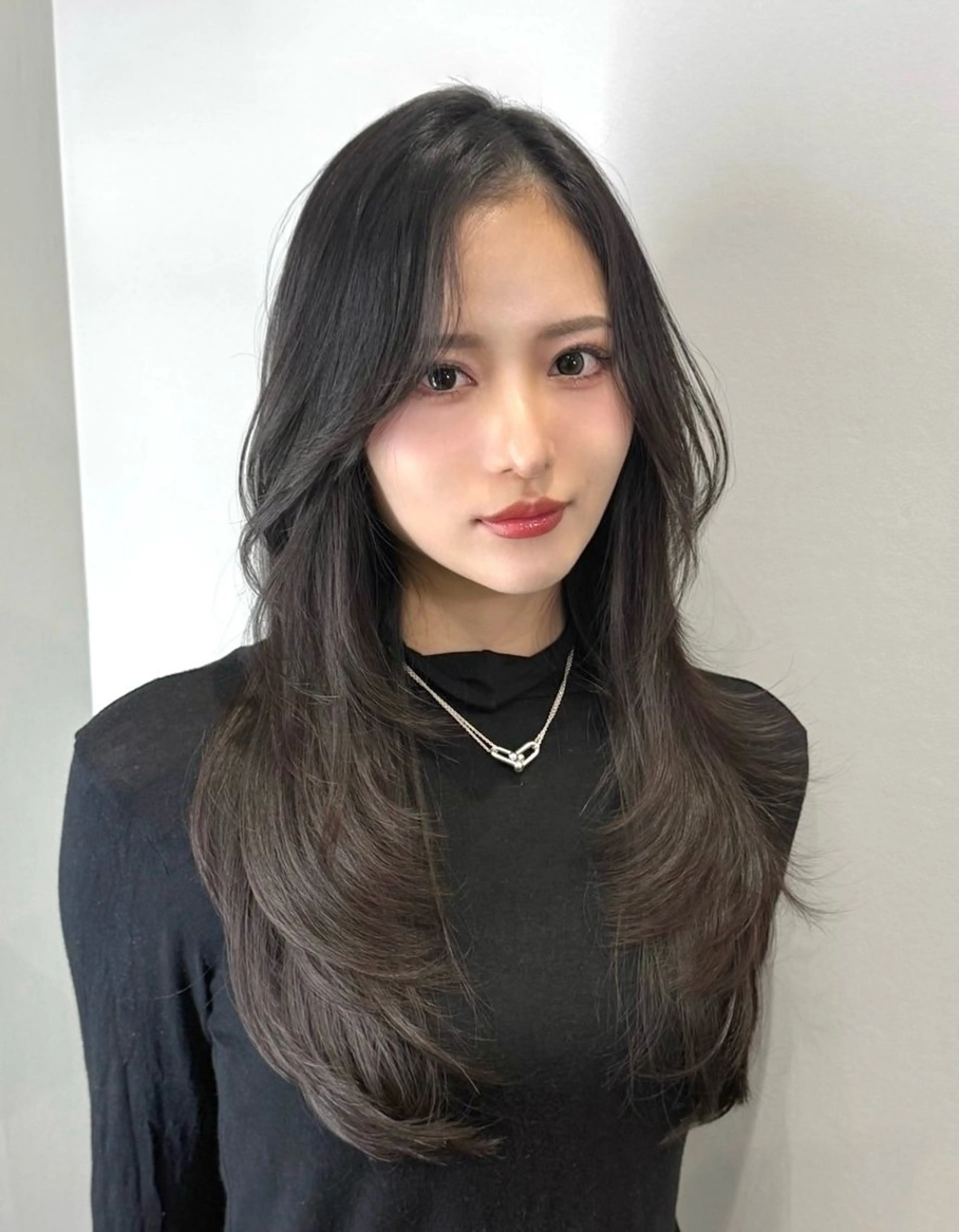 ロング カラー ロングレイヤー 黒髪 グレーブラック グレージュ ハッシュカット カット ヘアカラー 🌿ブリーチ/髪質 改善/🌿‬JINのヘアスタイル