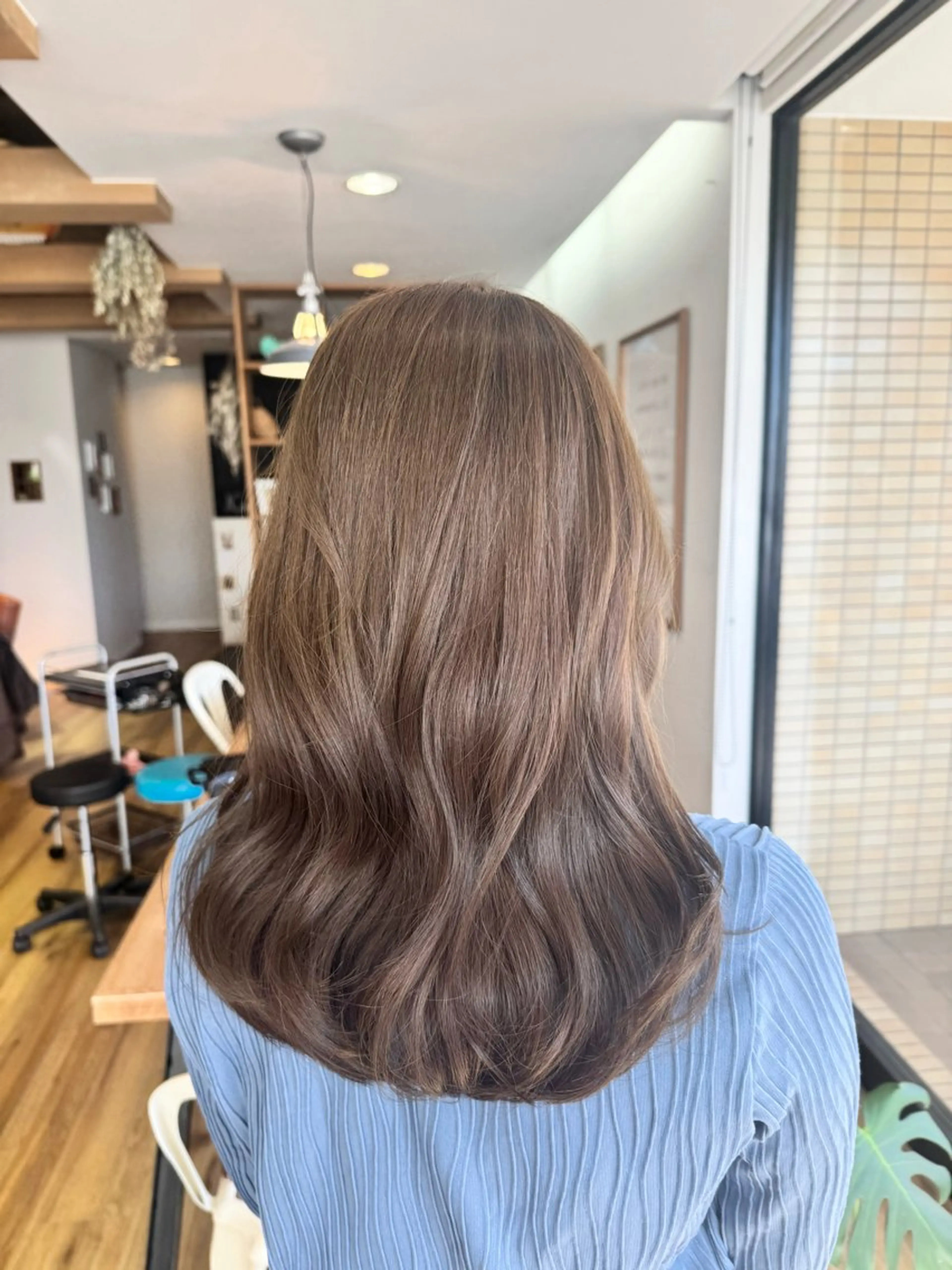 ロング カラー ベージュカラー オリーブベージュ ヘアカラー トリートメント ツキダテ ユイのヘアスタイル