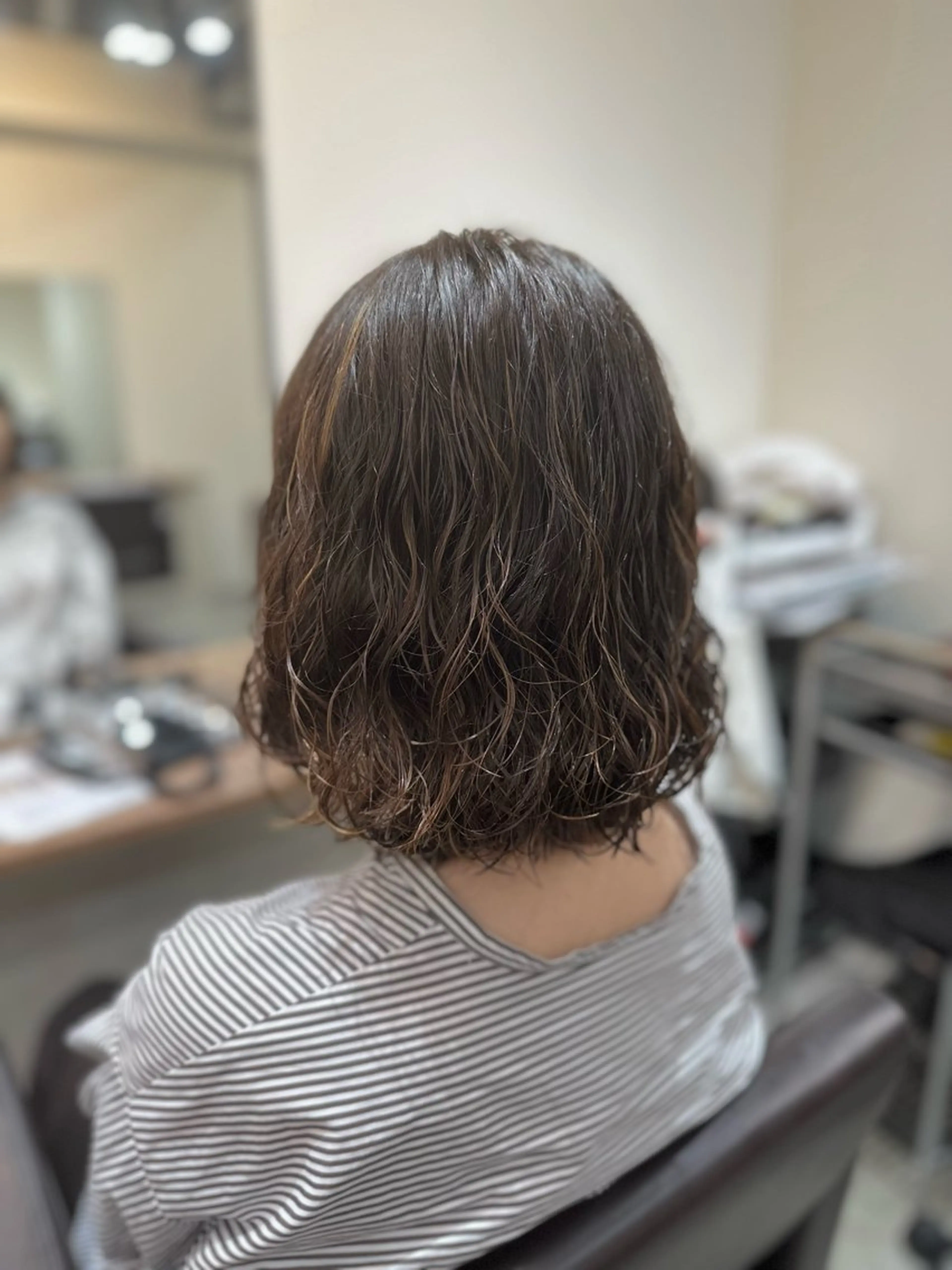 ミディアム カラー パーマ カット パーマ トリートメント 小顔カット✨ 透明感カラー✨kyoのヘアスタイル